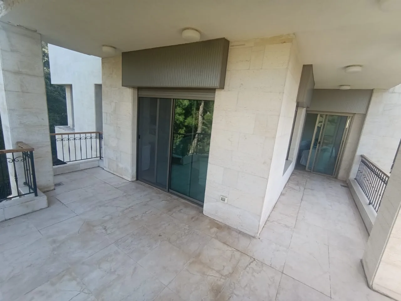Apartment with Roof for Sale in Broumana — الصورة 5