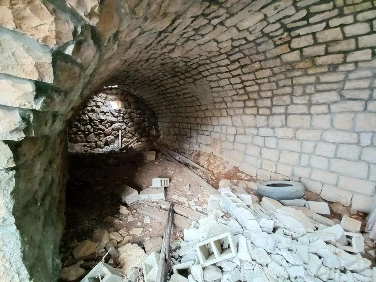 Land and Old House for Sale – Kfarakab — الصورة 2