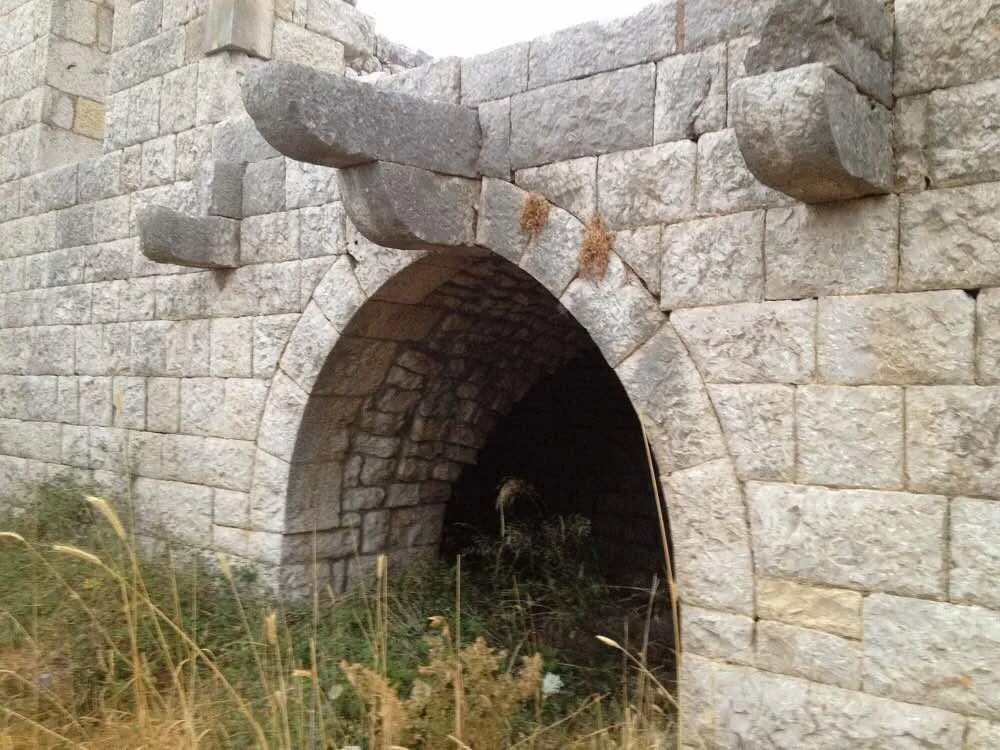 Land and Old House for Sale – Kfarakab — الصورة 4