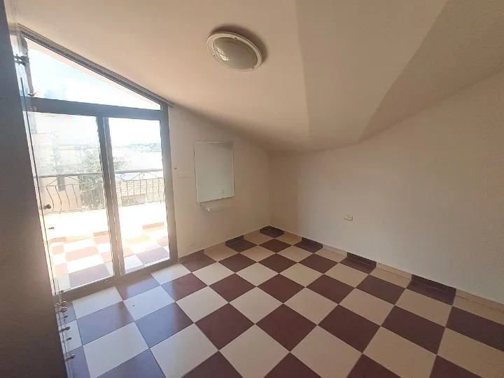 Roof Apartment for Rent in Mansourieh — الصورة 5