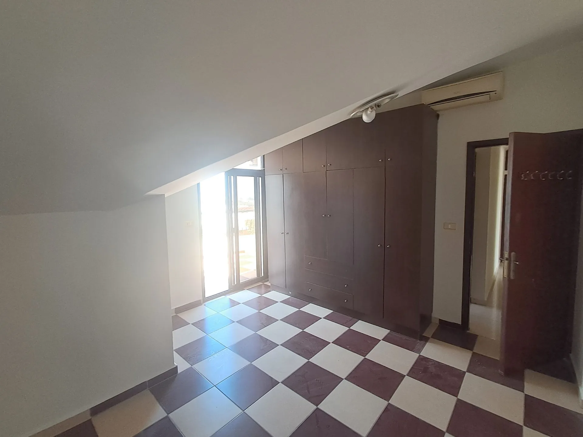 Roof Apartment for Rent in Mansourieh — الصورة 4