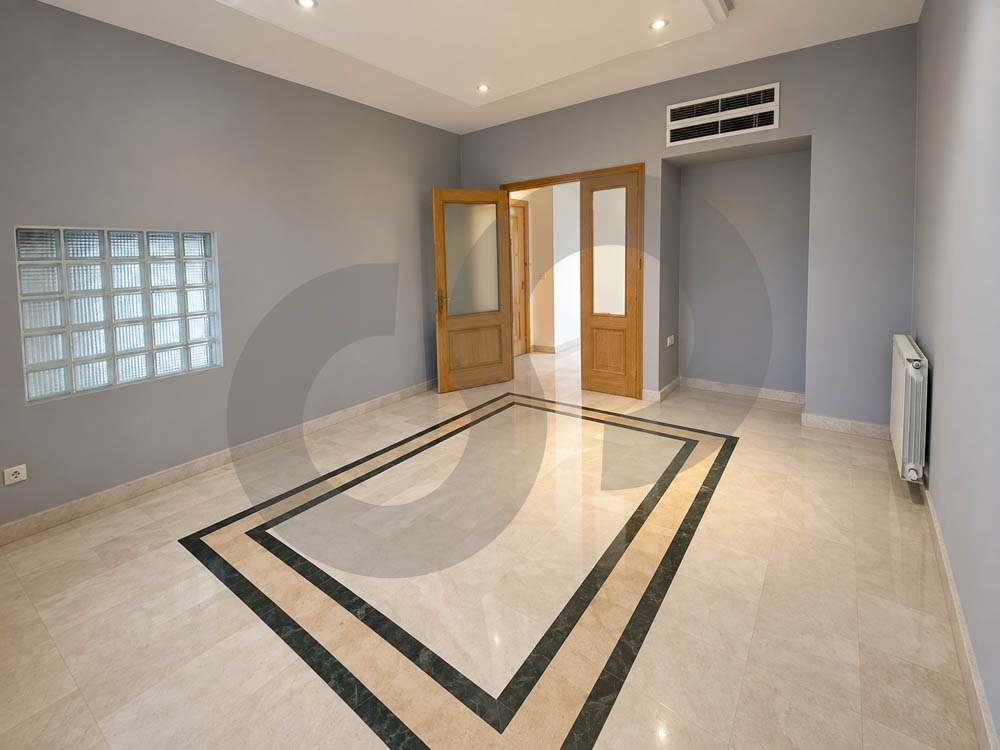 prime residential/generous layout/semi-furnished/HAMRA,BEIRUT — الصورة 2
