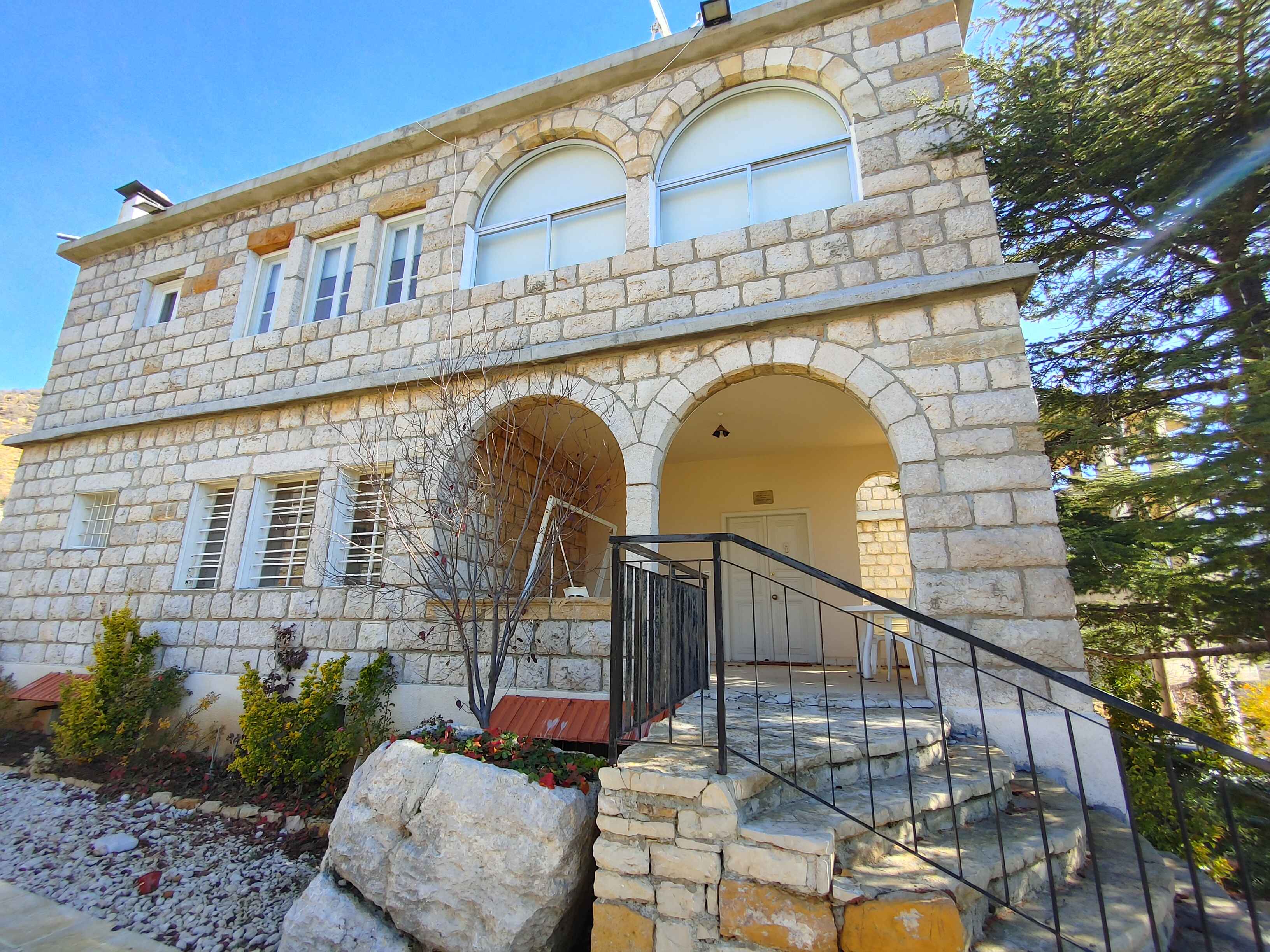 This fully furnished traditional house in Hrajel!
