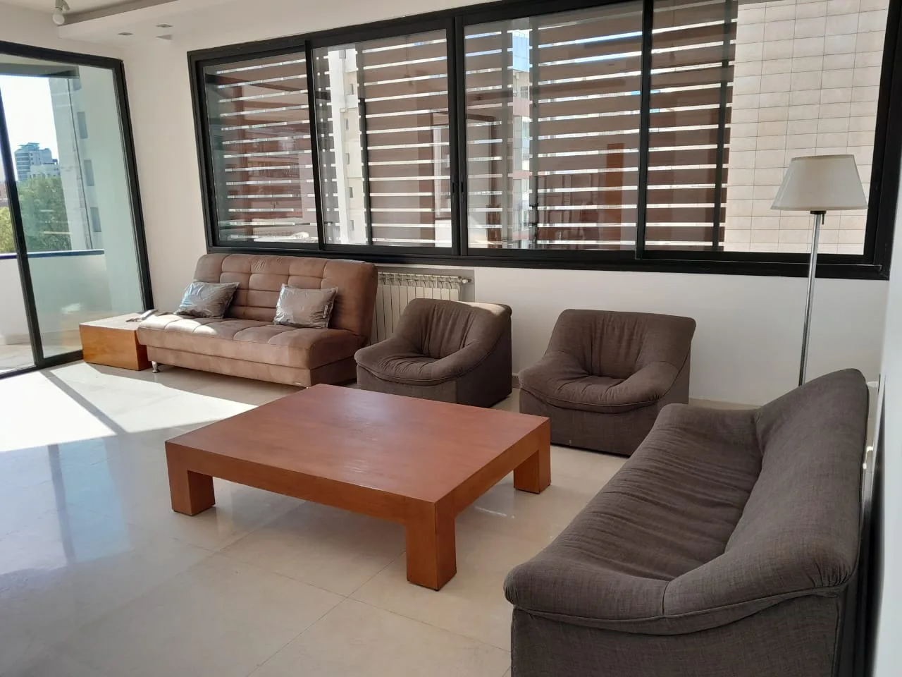 Apartment for Rent in Sodeco — الصورة 1