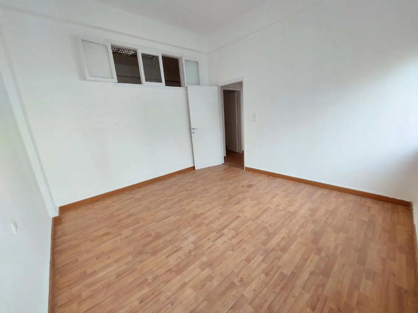 Modern Office for Rent in Badaro — الصورة 5