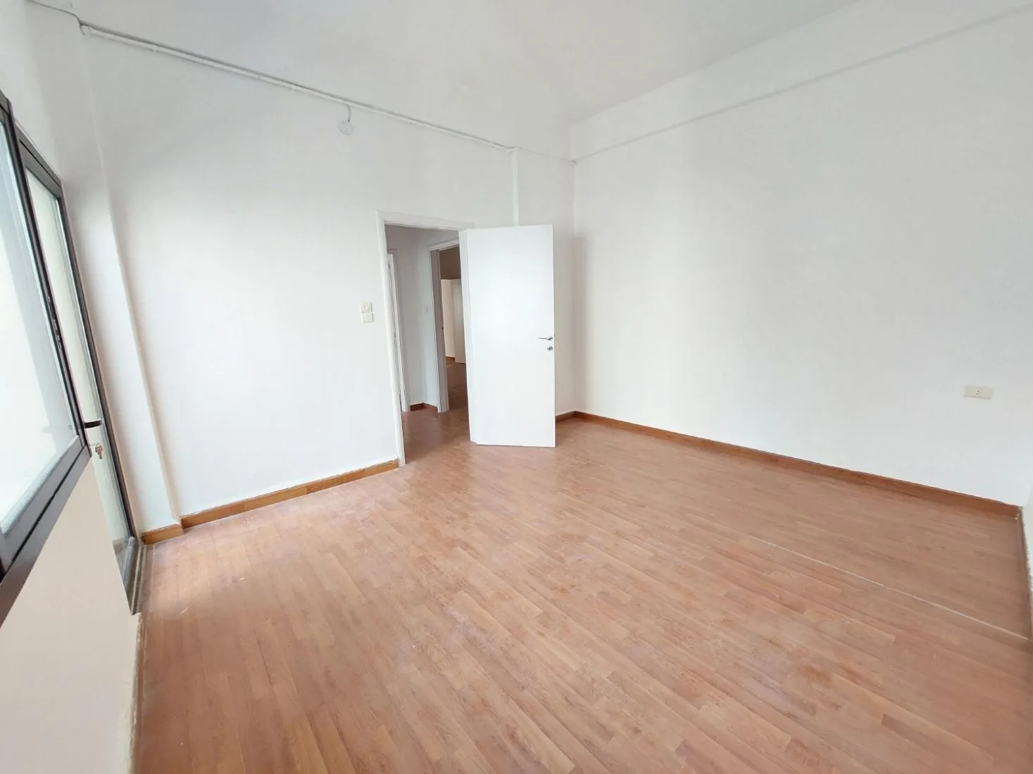 Modern Office for Rent in Badaro — الصورة 4