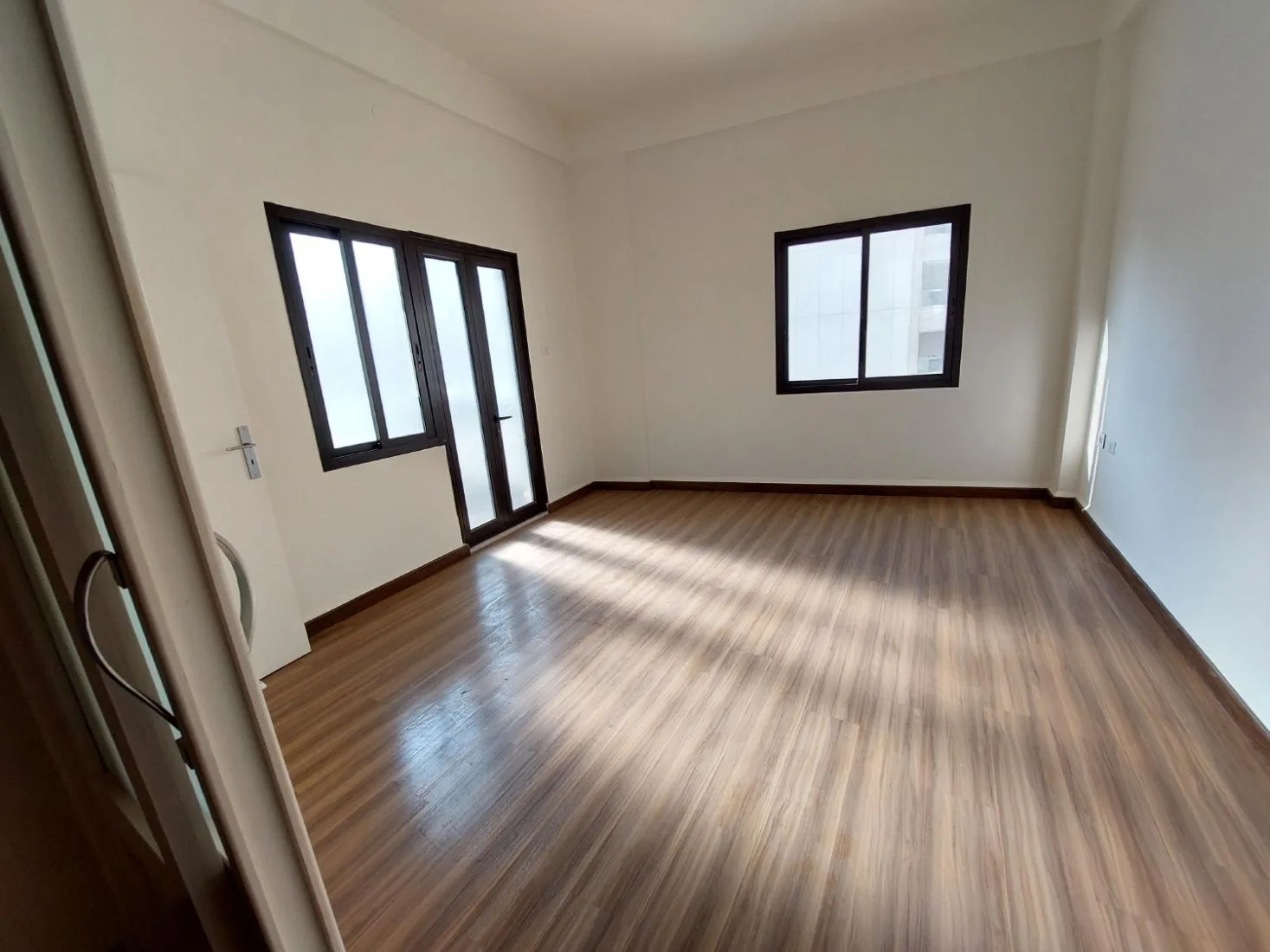 Office for Rent in Badaro — الصورة 4