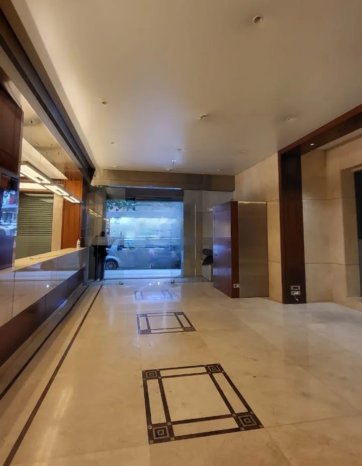 Prime Retail Shop for Rent in Hamra — الصورة 4