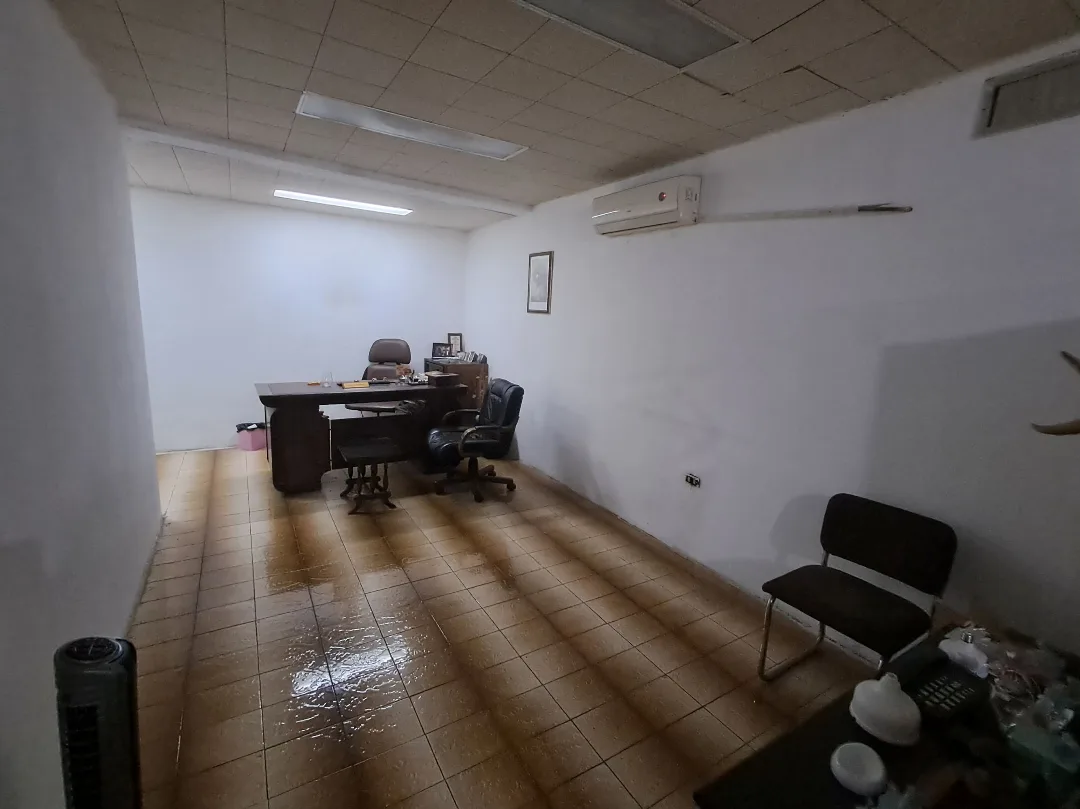 Prime Commercial Shop for Rent – Mar Mikhael, Achrafieh — الصورة 3