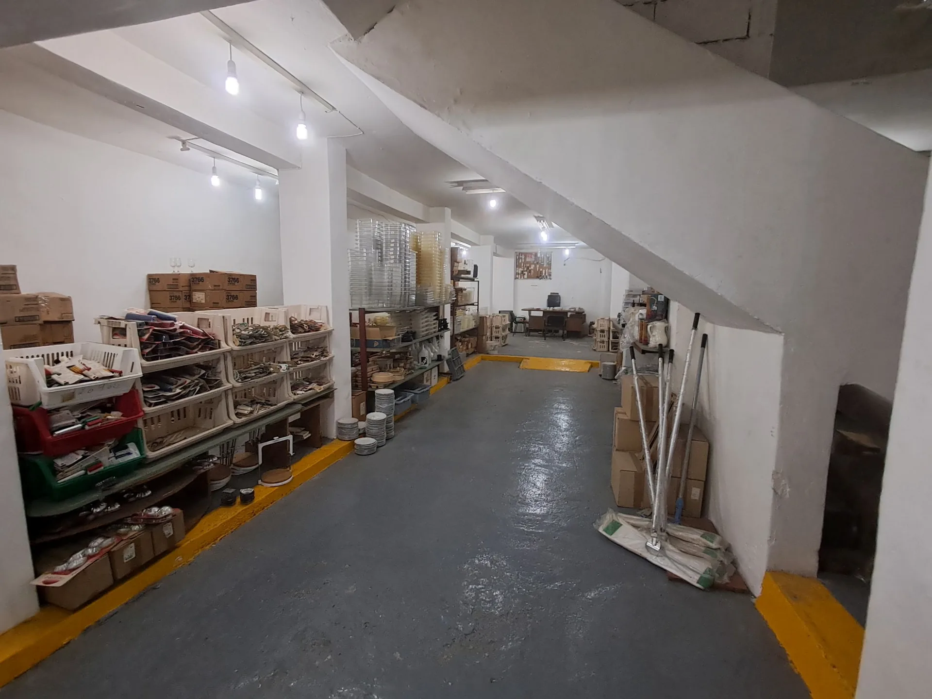 Prime Commercial Shop for Rent – Mar Mikhael, Achrafieh — الصورة 4