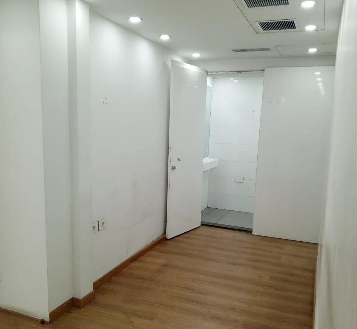 Office for Rent in Tabaris — photo 3