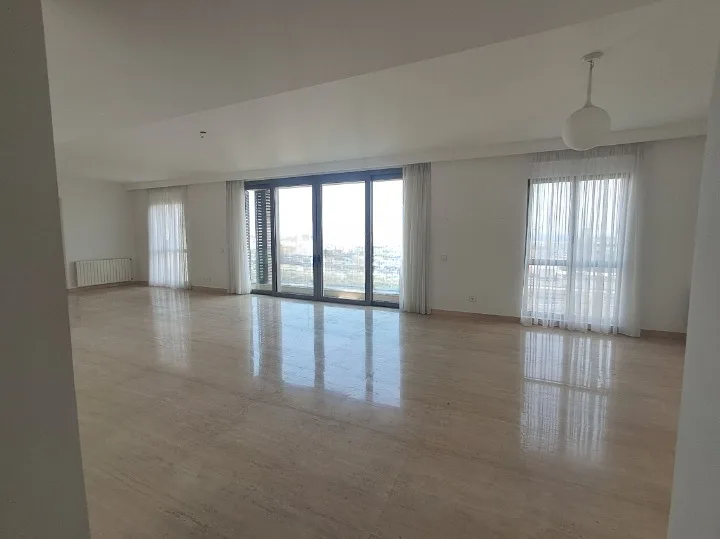 Apartment for Rent in Gemayze — الصورة 3