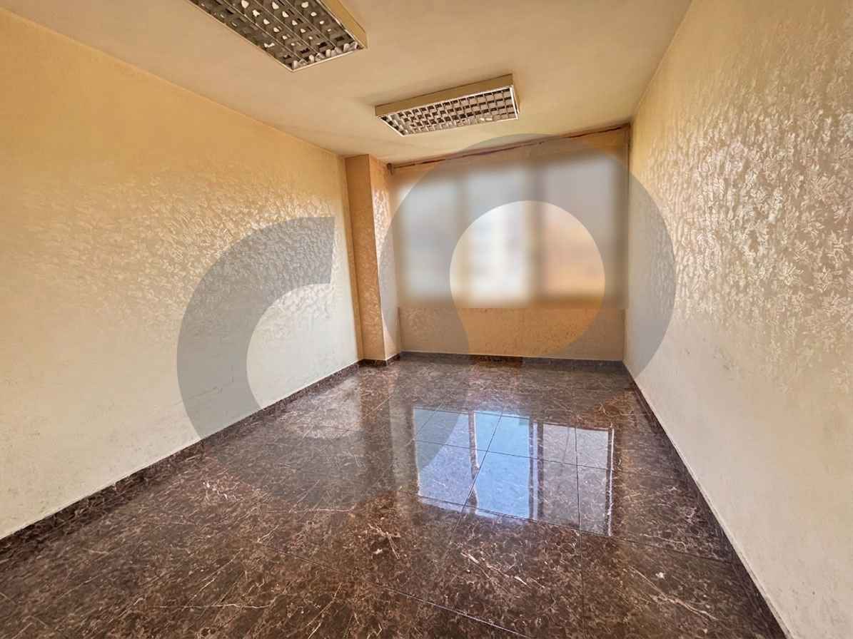 RENT/OFFICE/ Main street Mar Elias Street,BEIRUT — الصورة 2