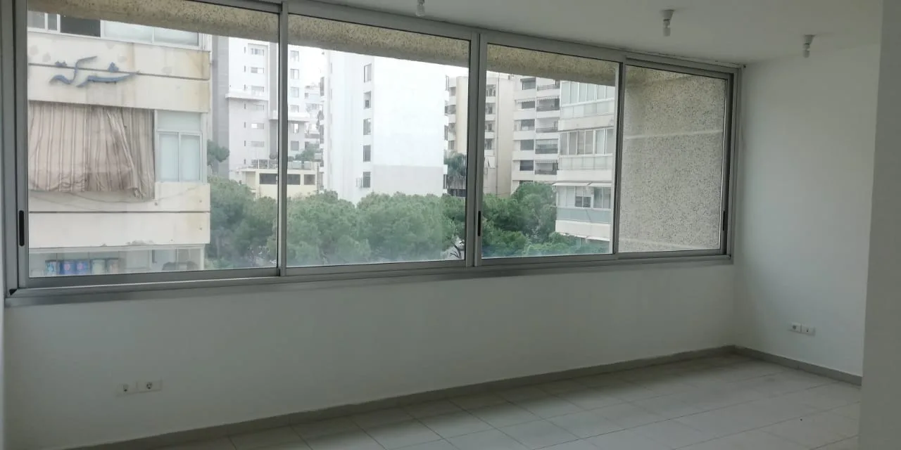 Office for sale in Sin El Fil — الصورة 2