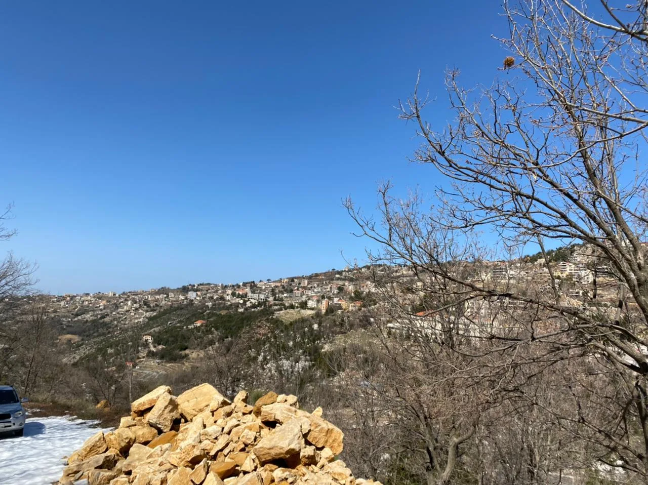 Land for Sale in Kfardebian, Lebanon — الصورة 5