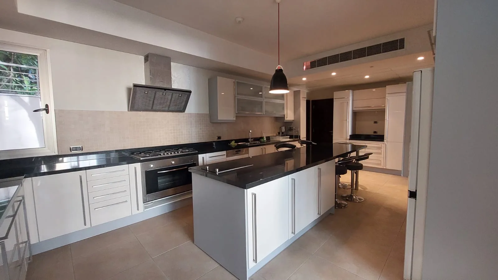 Apartment for Rent in Clemenceau, Beirut, Lebanon — الصورة 10