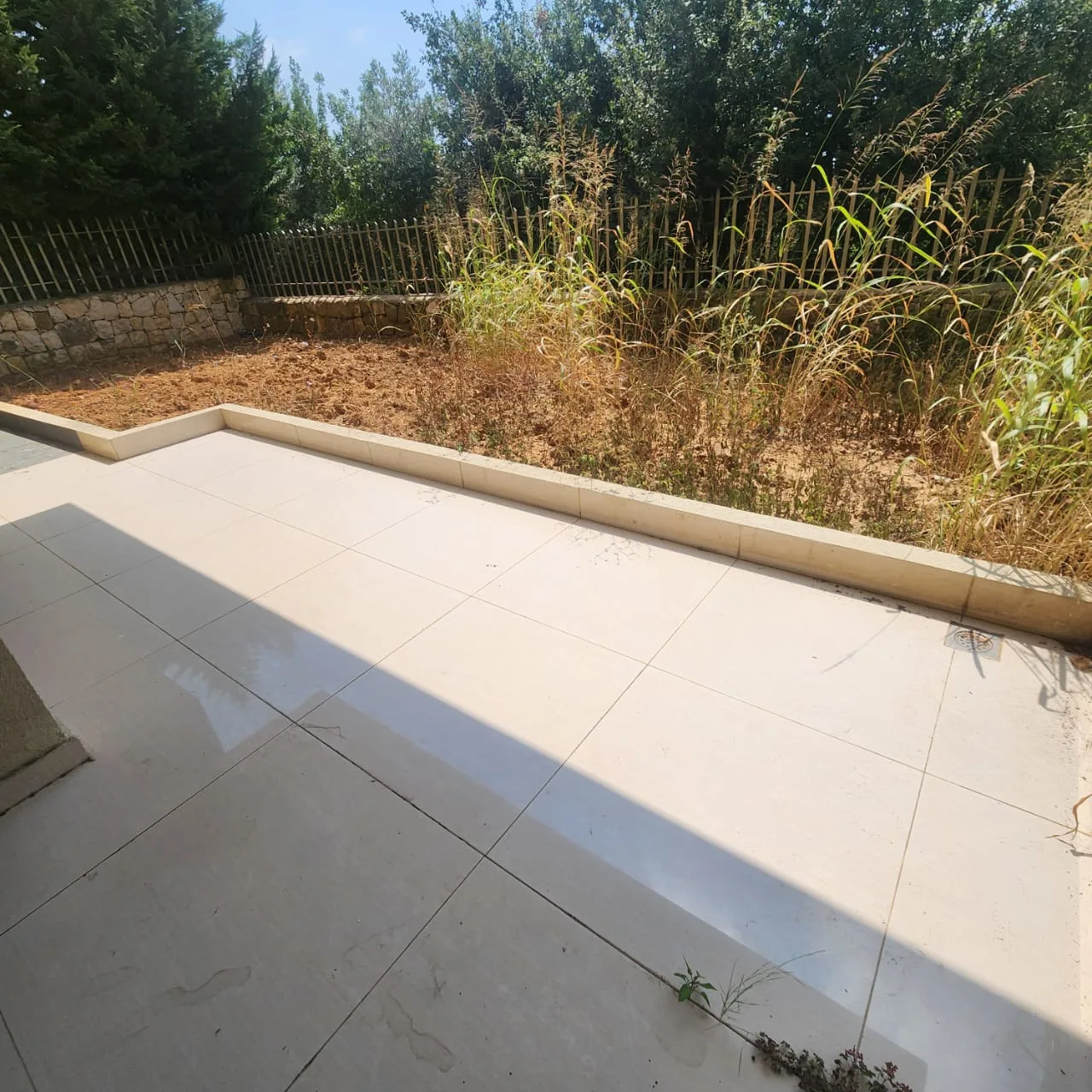 Sous Sol Apartment For Sale In Mansourieh — الصورة 4