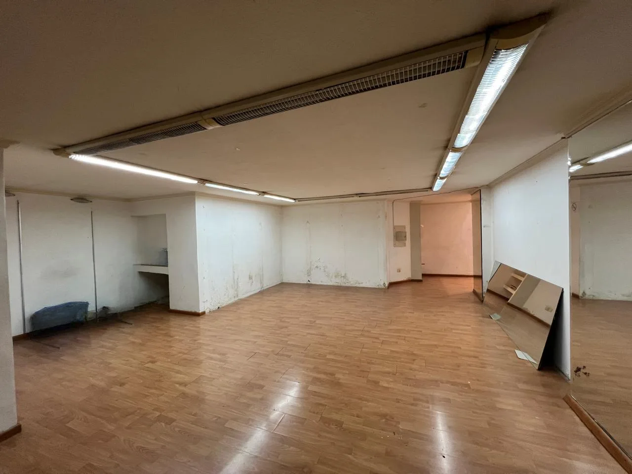 Ground Floor Shop for Rent in Achrafieh — الصورة 3