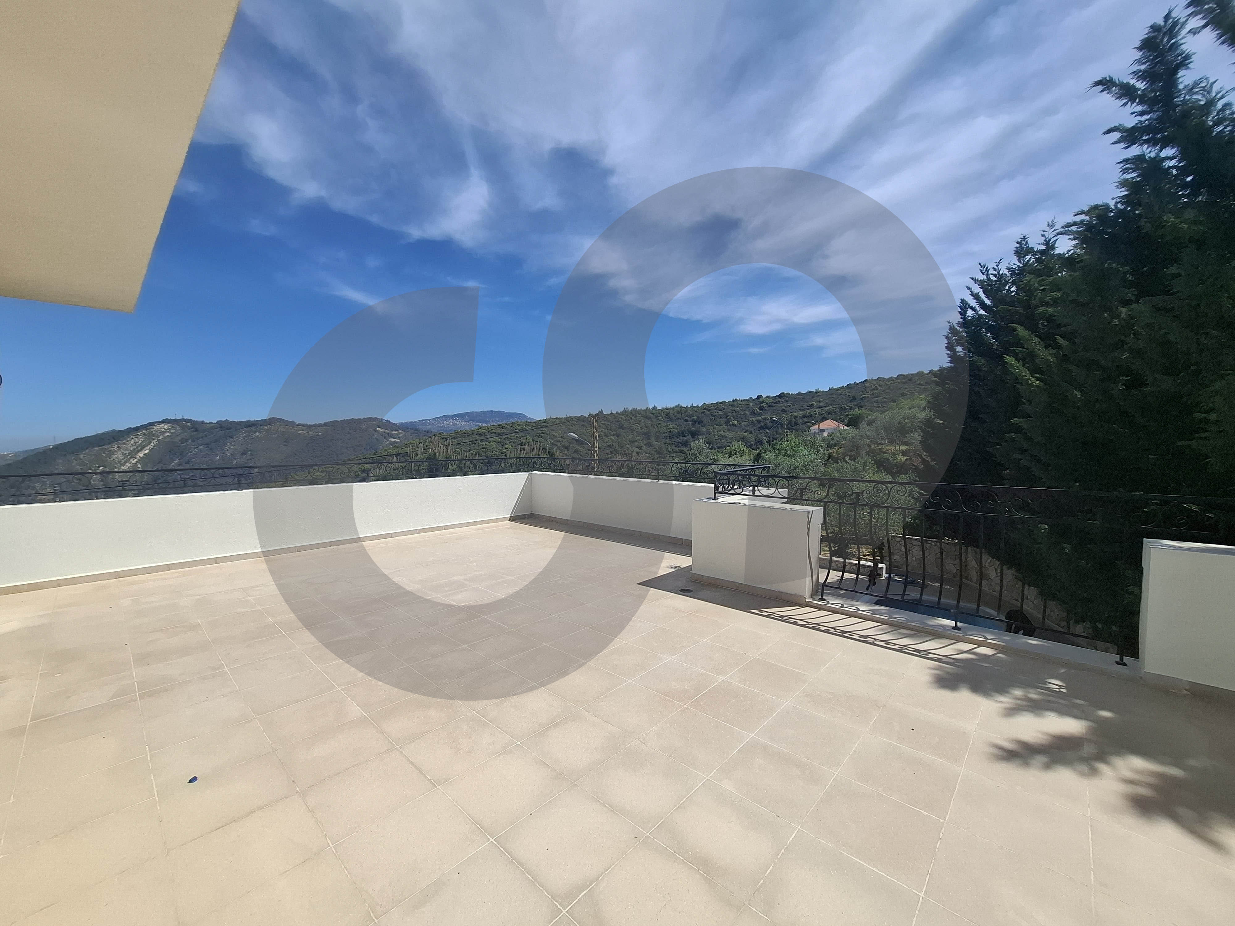 300 SQM in Dibbiyeh on 1,950 SQM Land with Pool — الصورة 2