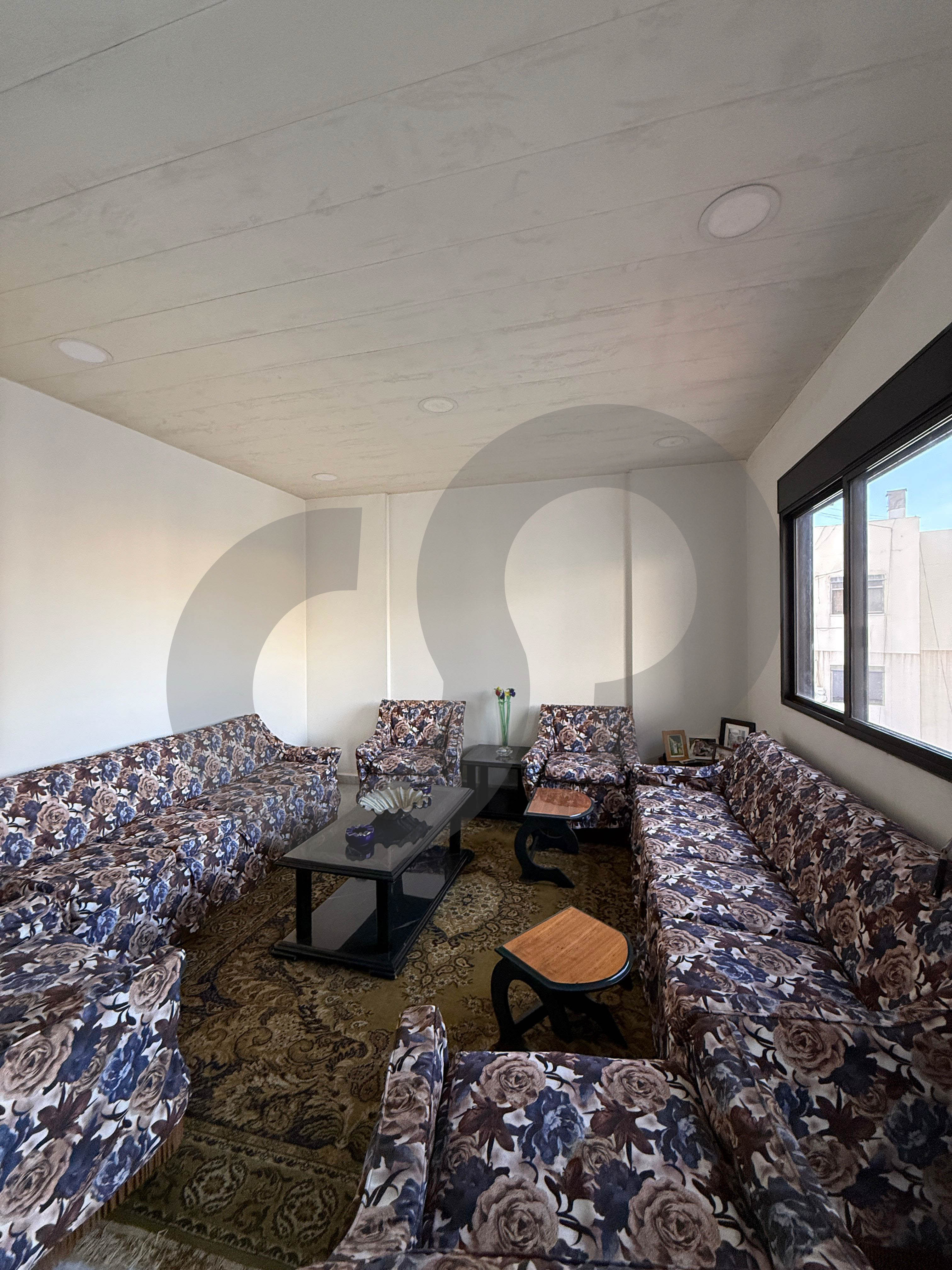 Apartment in jdeideh area, mid- aged building — الصورة 3