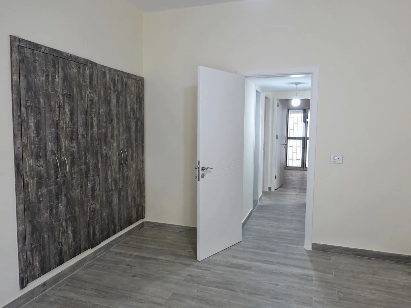 Apartment for Rent or Sale in Furn El Chebbak — الصورة 4