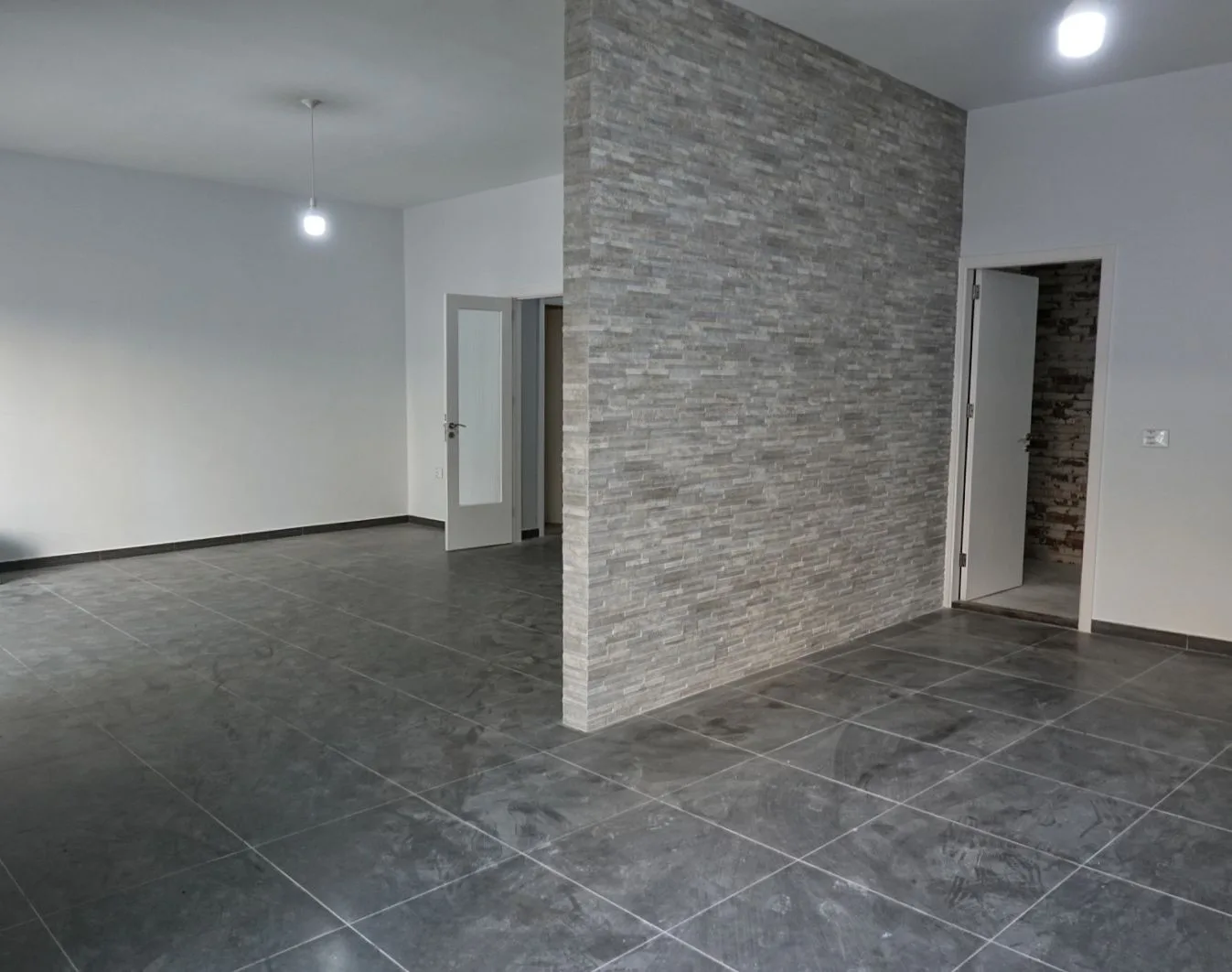 Apartment for Rent or Sale in Furn El Chebbak — الصورة 2