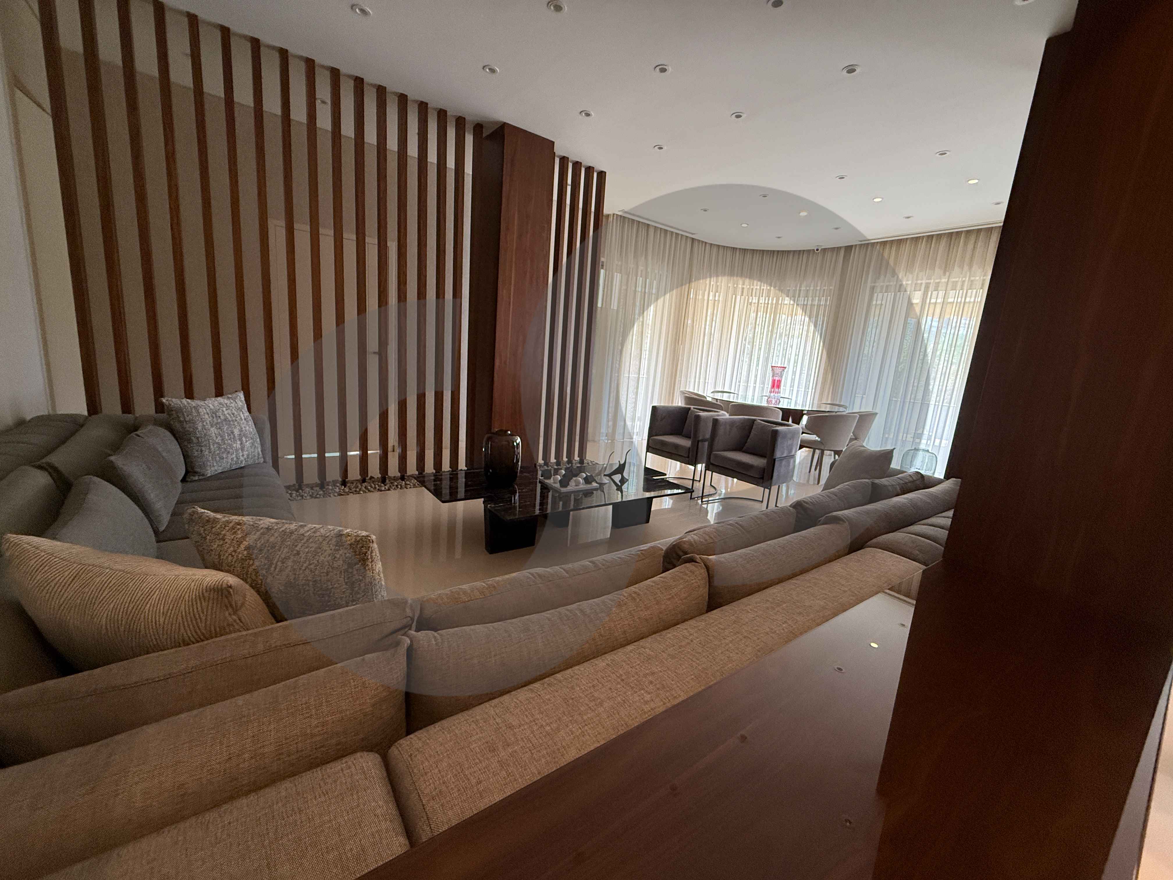 FULLY FURNISHED AND DECORATED/well maintained building/EASY ACCESS/RAWCHE,BEIRUT — الصورة 3