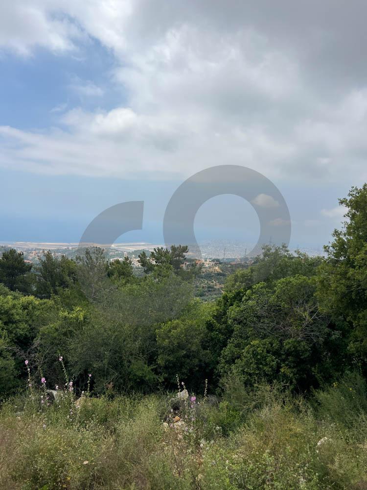Land in Ainab, Aley| Sea, city, and mountain view | Price negotiable — الصورة 2