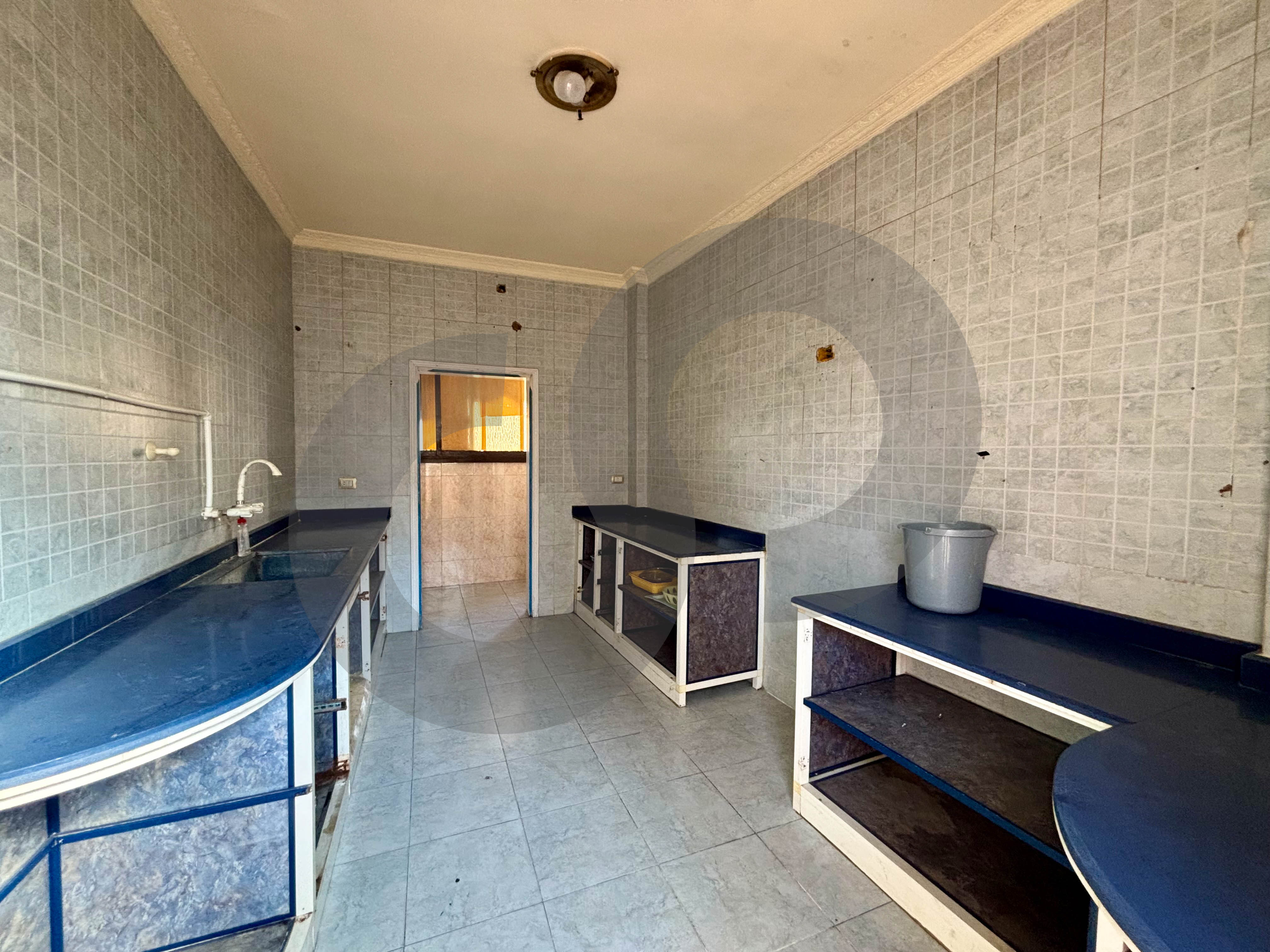Prime Location- needs renovation - kaskas , BeirutREF#MD127512 — الصورة 3