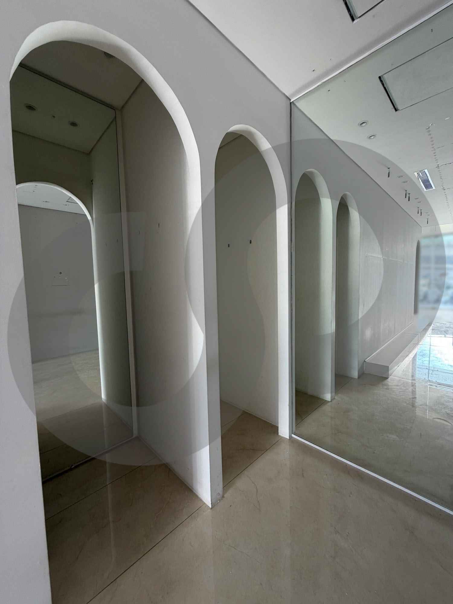 SHOP/ 85sqm, prime location/Dbaye — الصورة 3
