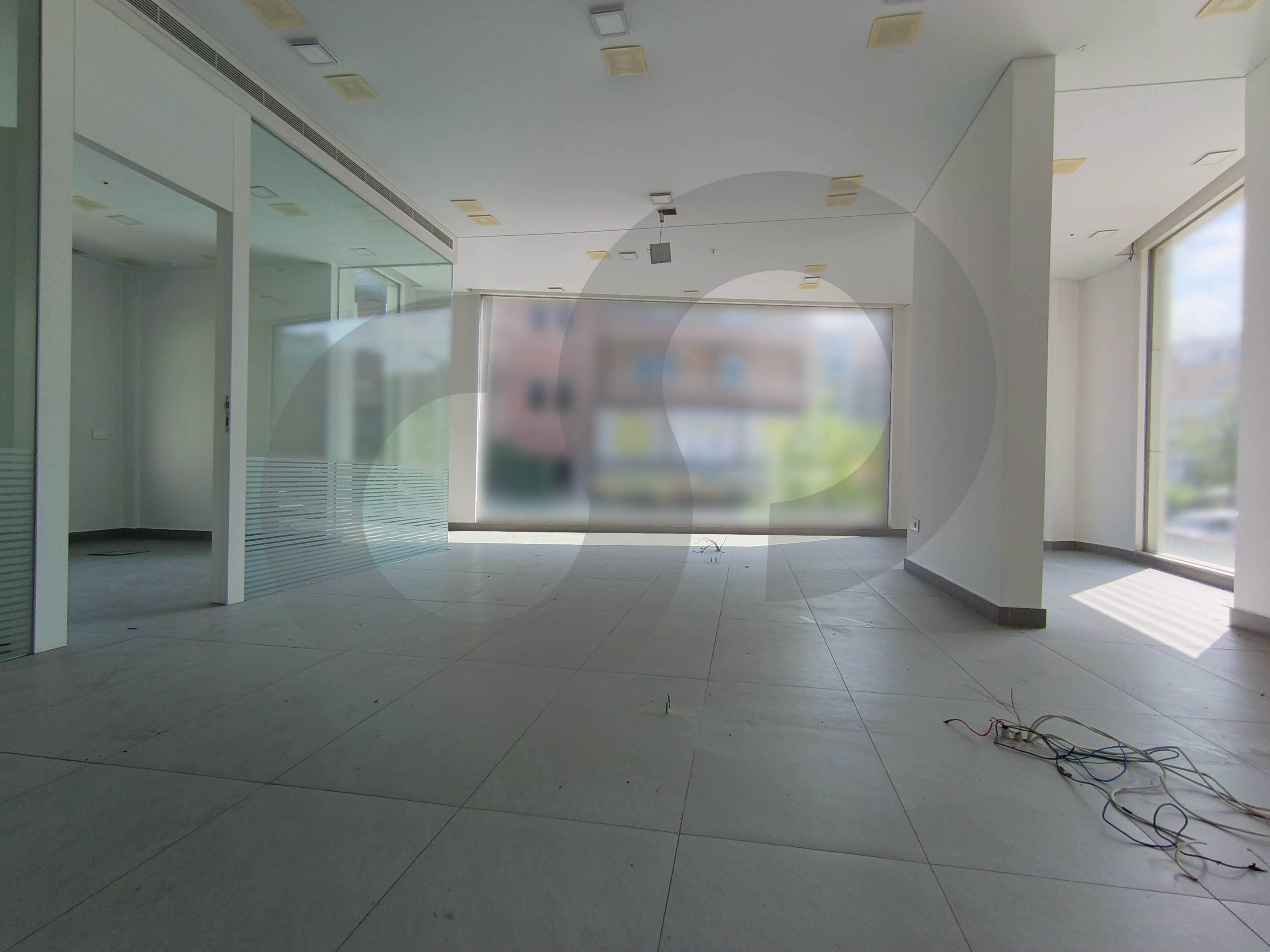 ‎Prime location, showroom for Rent - Zouk mikael — الصورة 3