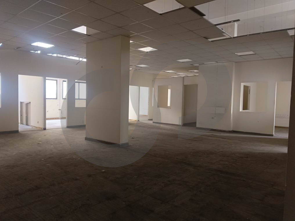 Open space showroom – Highway visible building -Achrafieh — الصورة 3