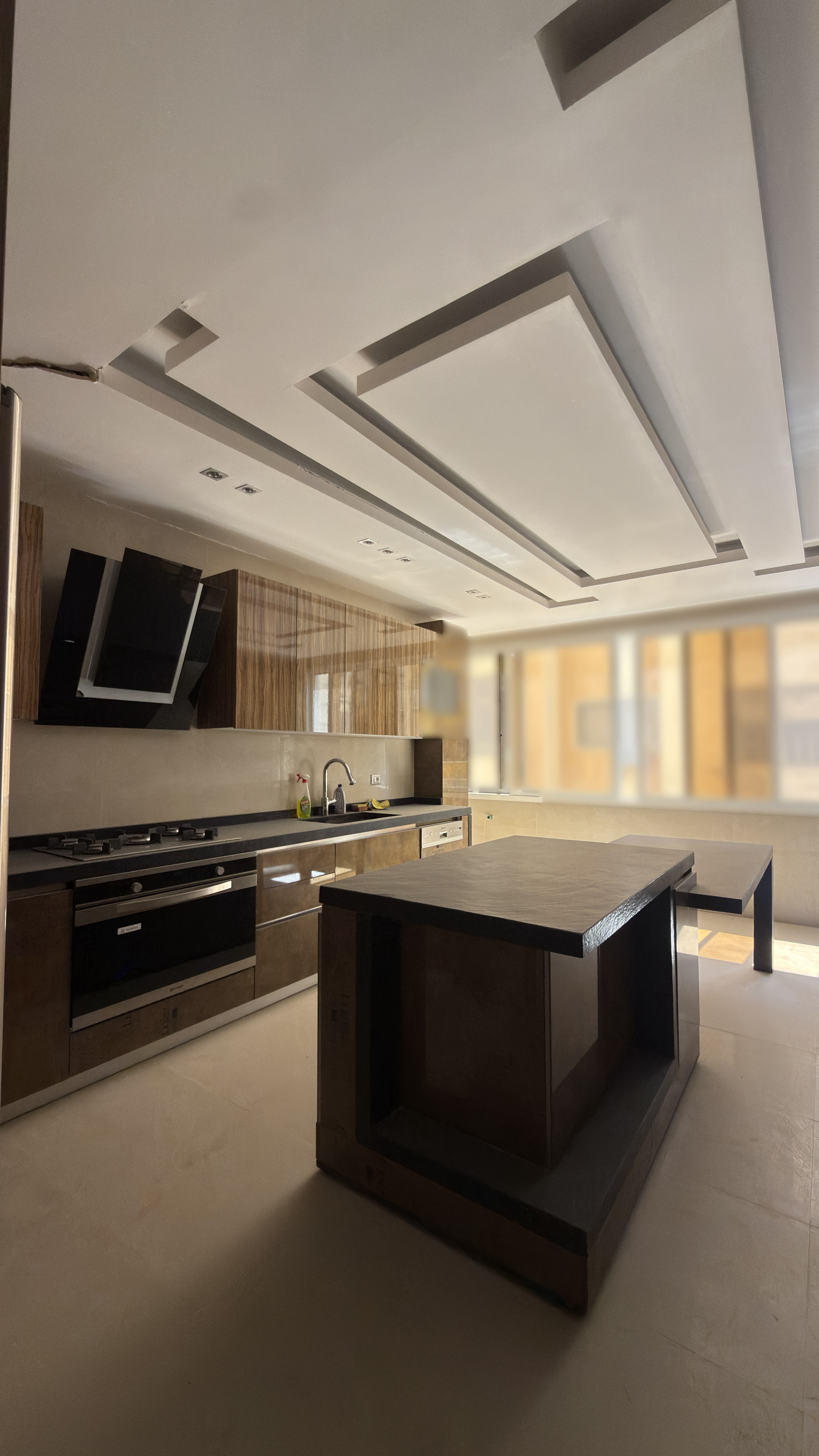 Fully Renovated Apartment/High-End Finishing/Spacious 240 SQM/AL HOSH-TYRE — الصورة 2