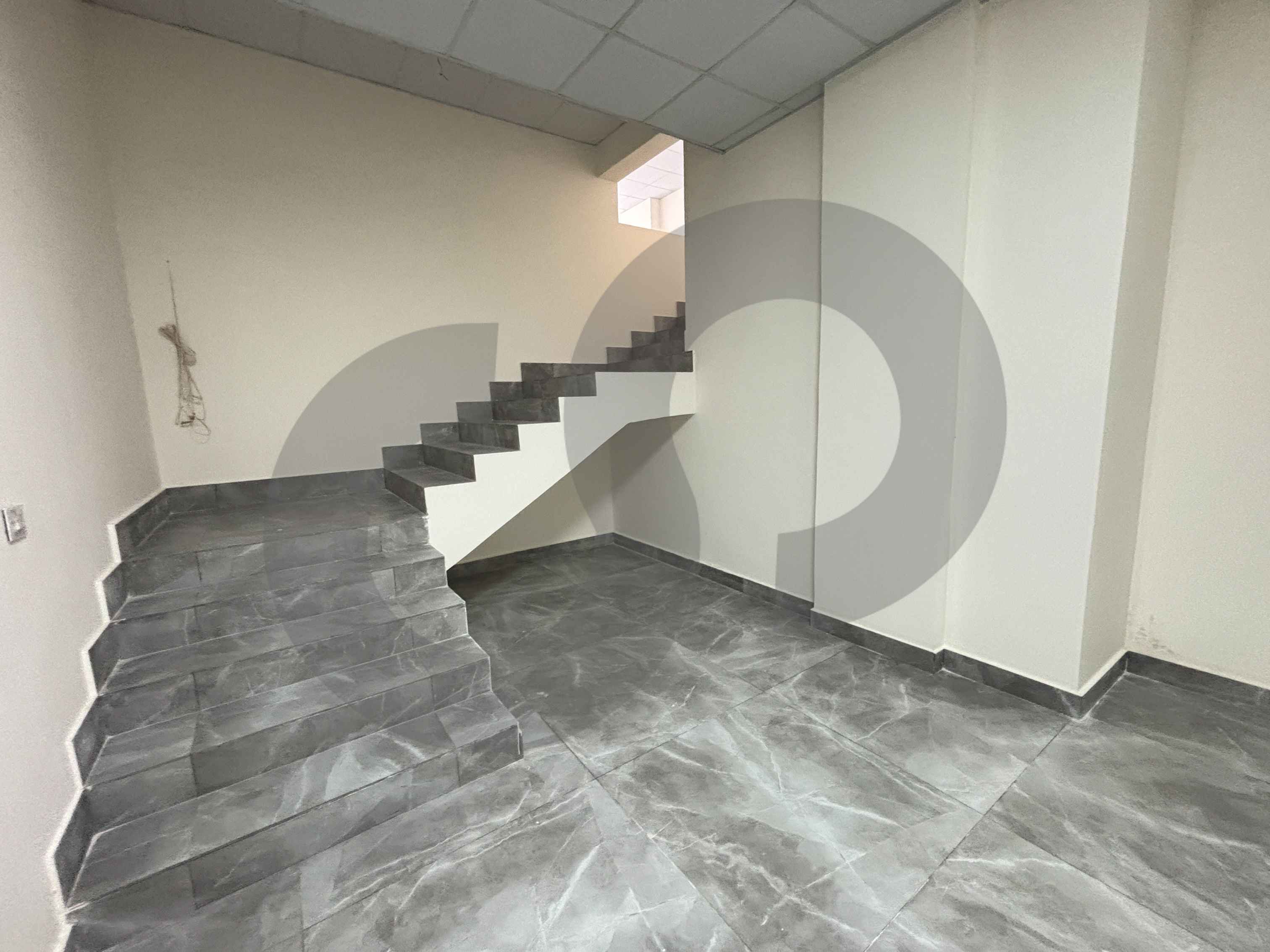 RENT - Commercial Space-Downtown, Beirut — الصورة 2