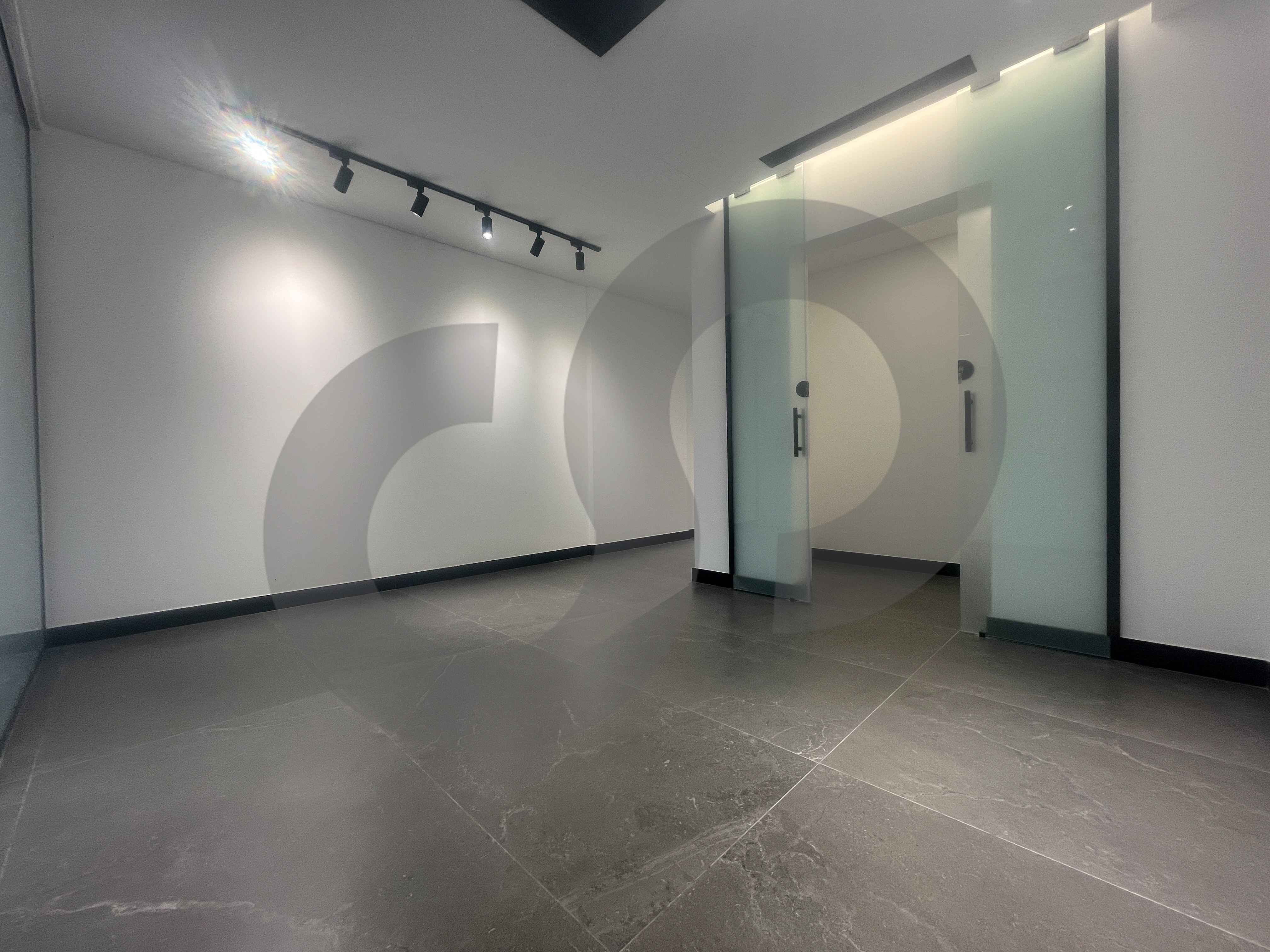 Easy Access - RENTAL OFFICE/Achrafieh,BEIRUT /Prime location — الصورة 2