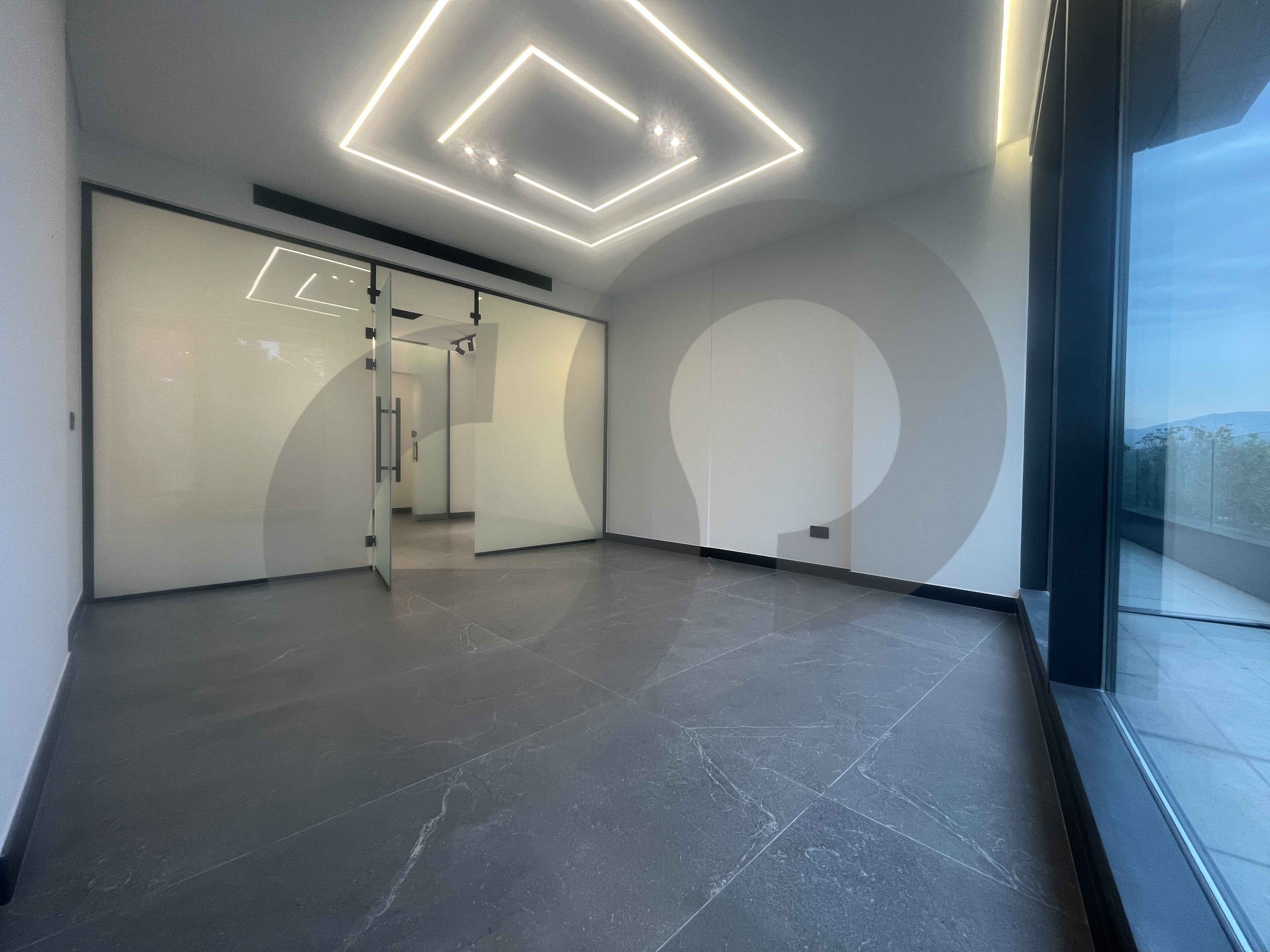 Easy Access - RENTAL OFFICE/Achrafieh,BEIRUT /Prime location — الصورة 3