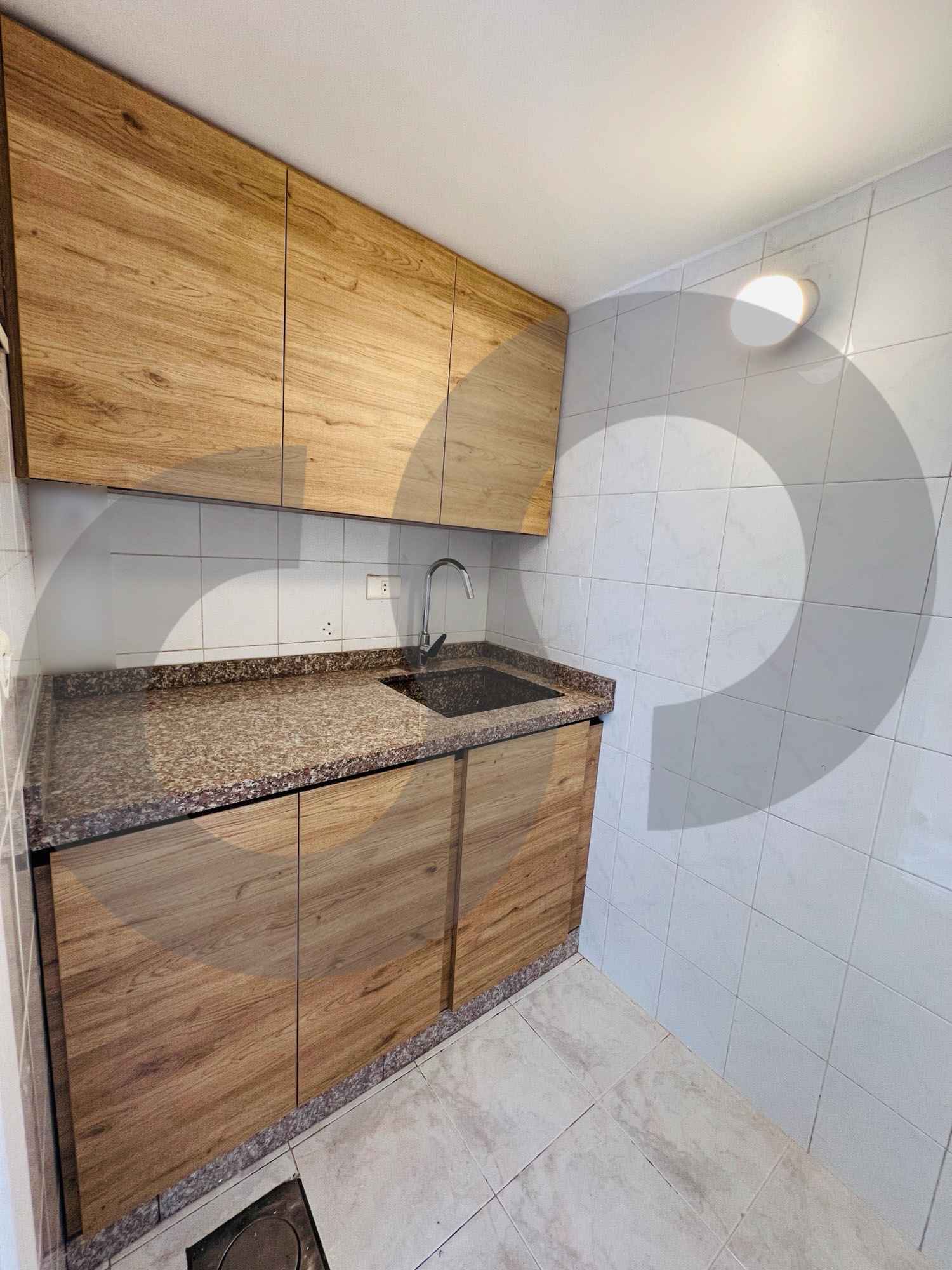 Ground-floor commercial space/ Main road location/GHADIR,KESEROUAN — الصورة 3