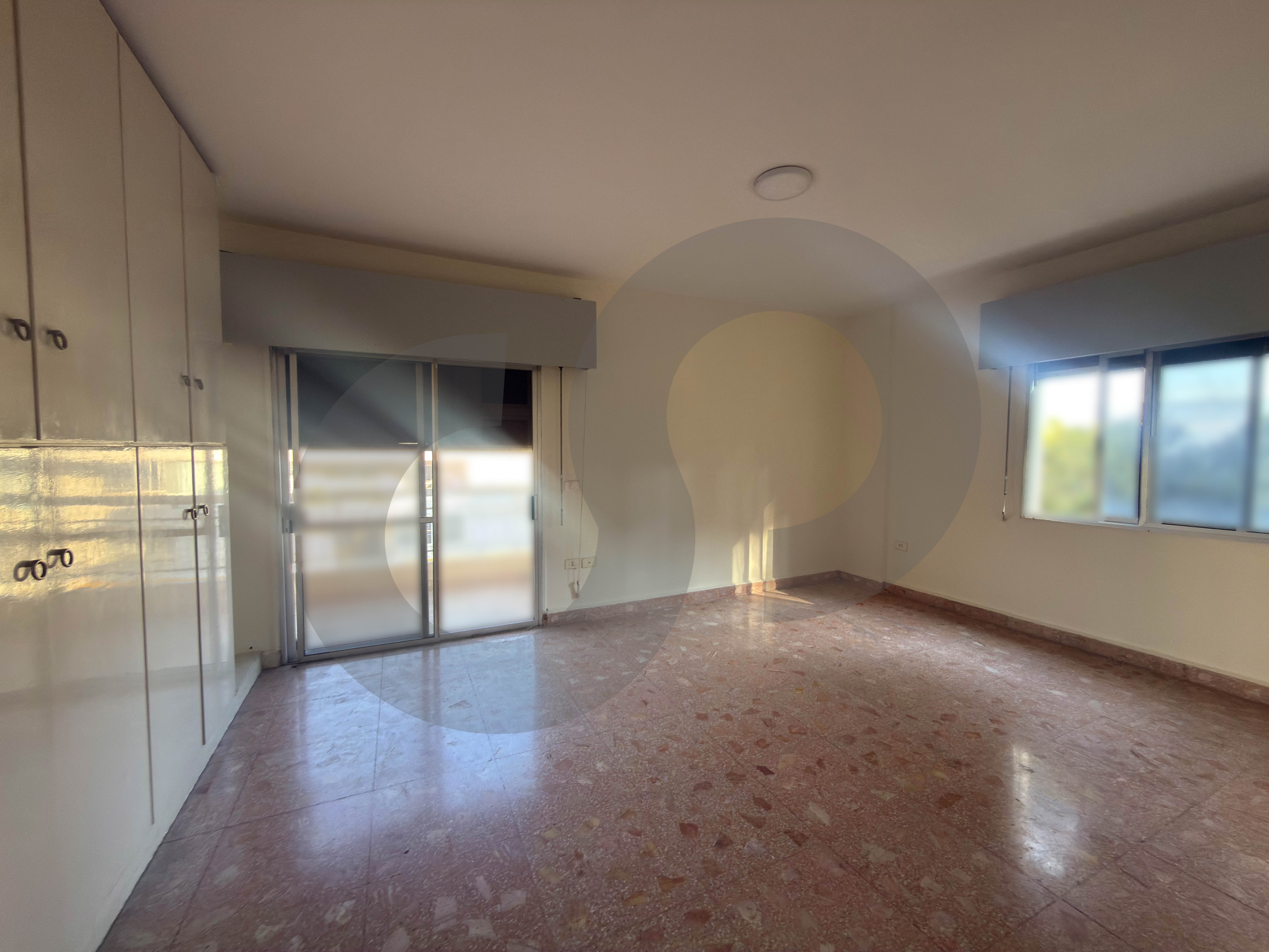200SQM SPACIOUS LOCATED ON THE MAIN HIGHWAY IN AJALTOUN — الصورة 3