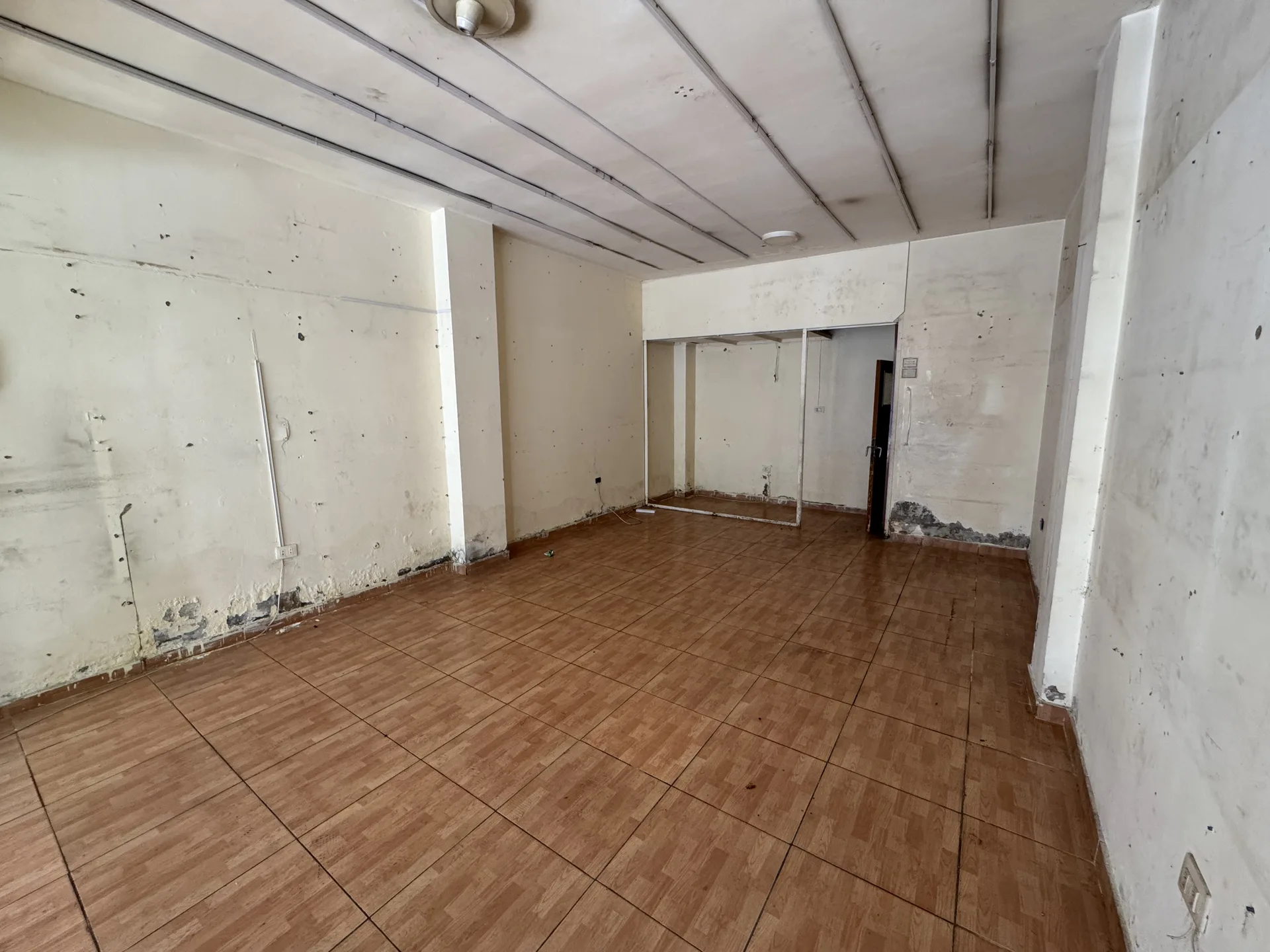 Shop for sale in Sanayeh — الصورة 2