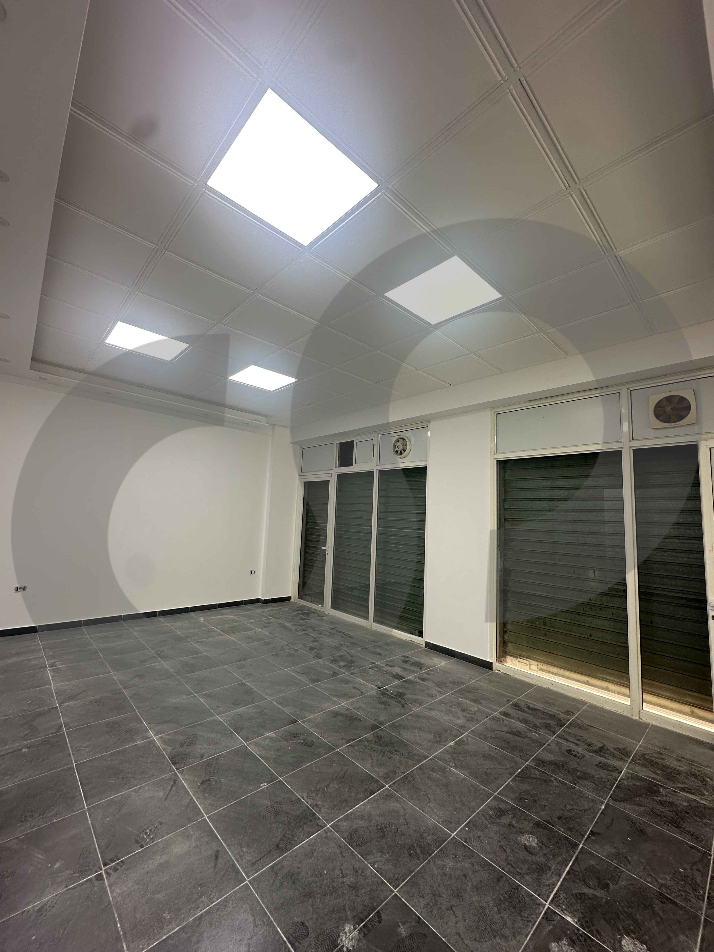 Shop for Rent in Safra /high-traffic area — الصورة 2