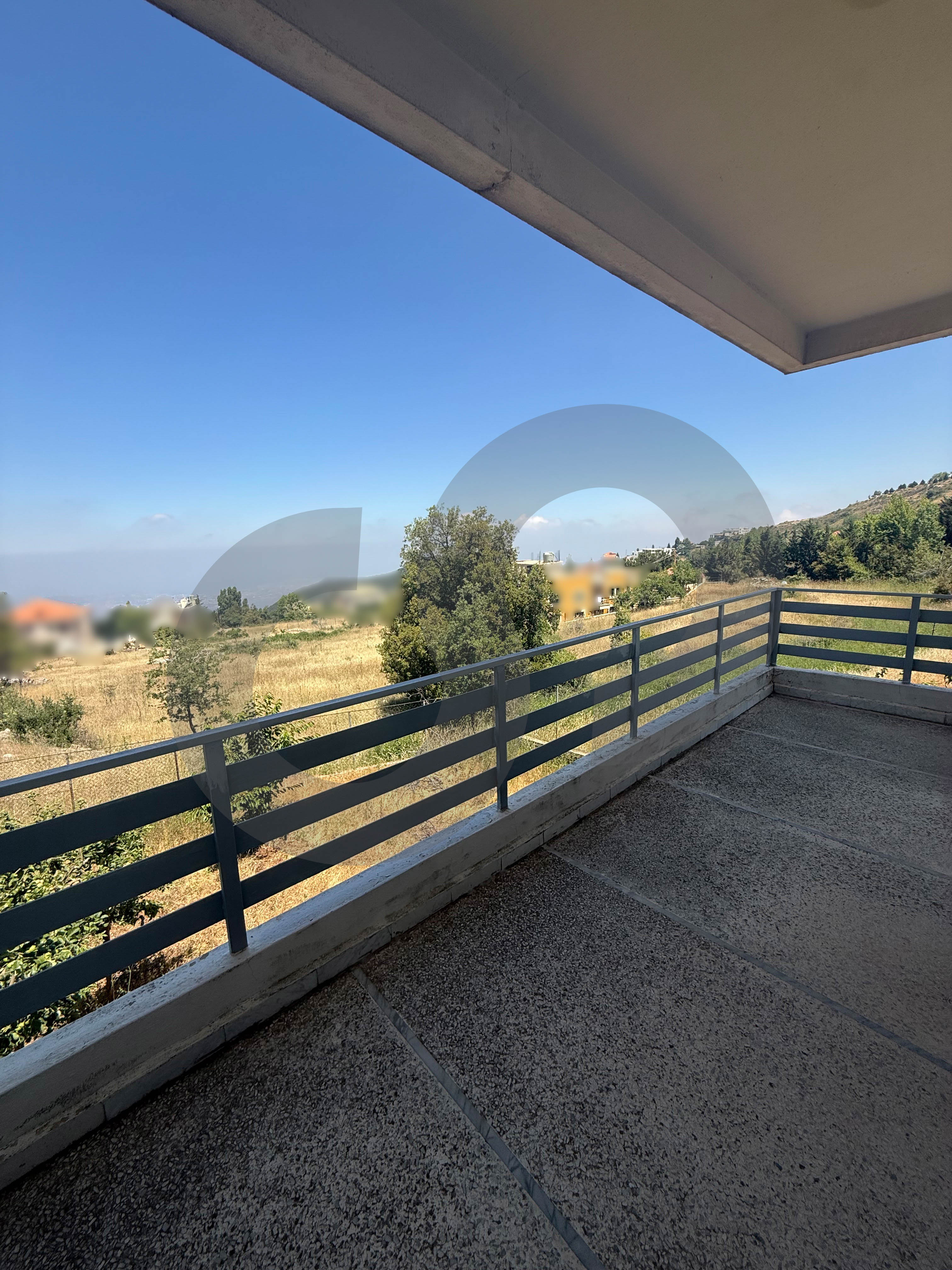 Needs rennovation /prime and calm location / located in ehden-Rashiine — الصورة 3