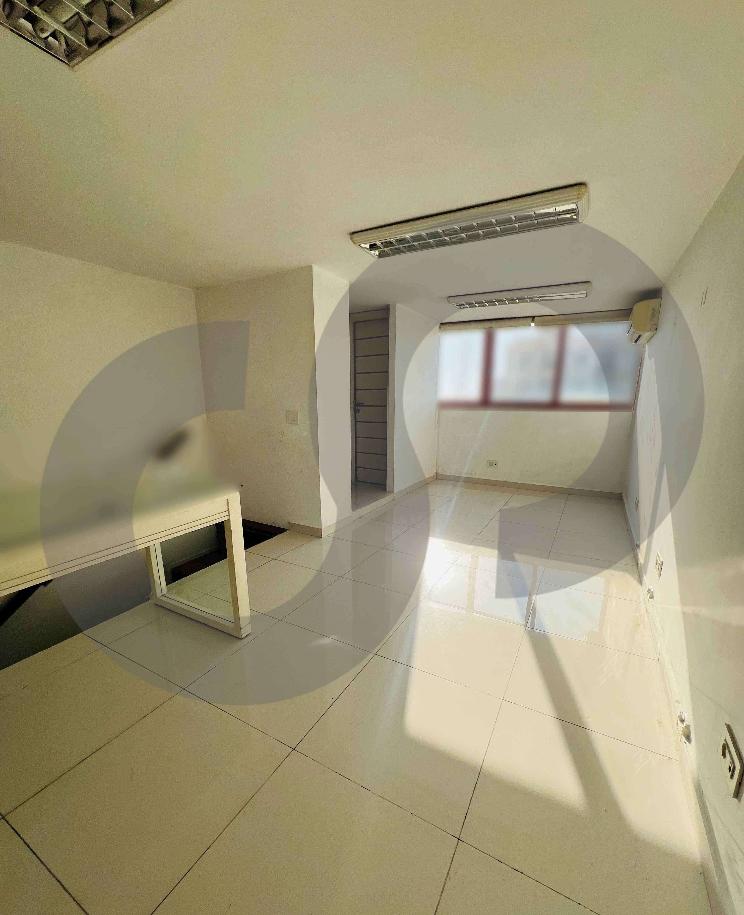 Commercial space/Easy access/smart interior design/ZOUK MIKAEL,KESEROUAN — الصورة 2
