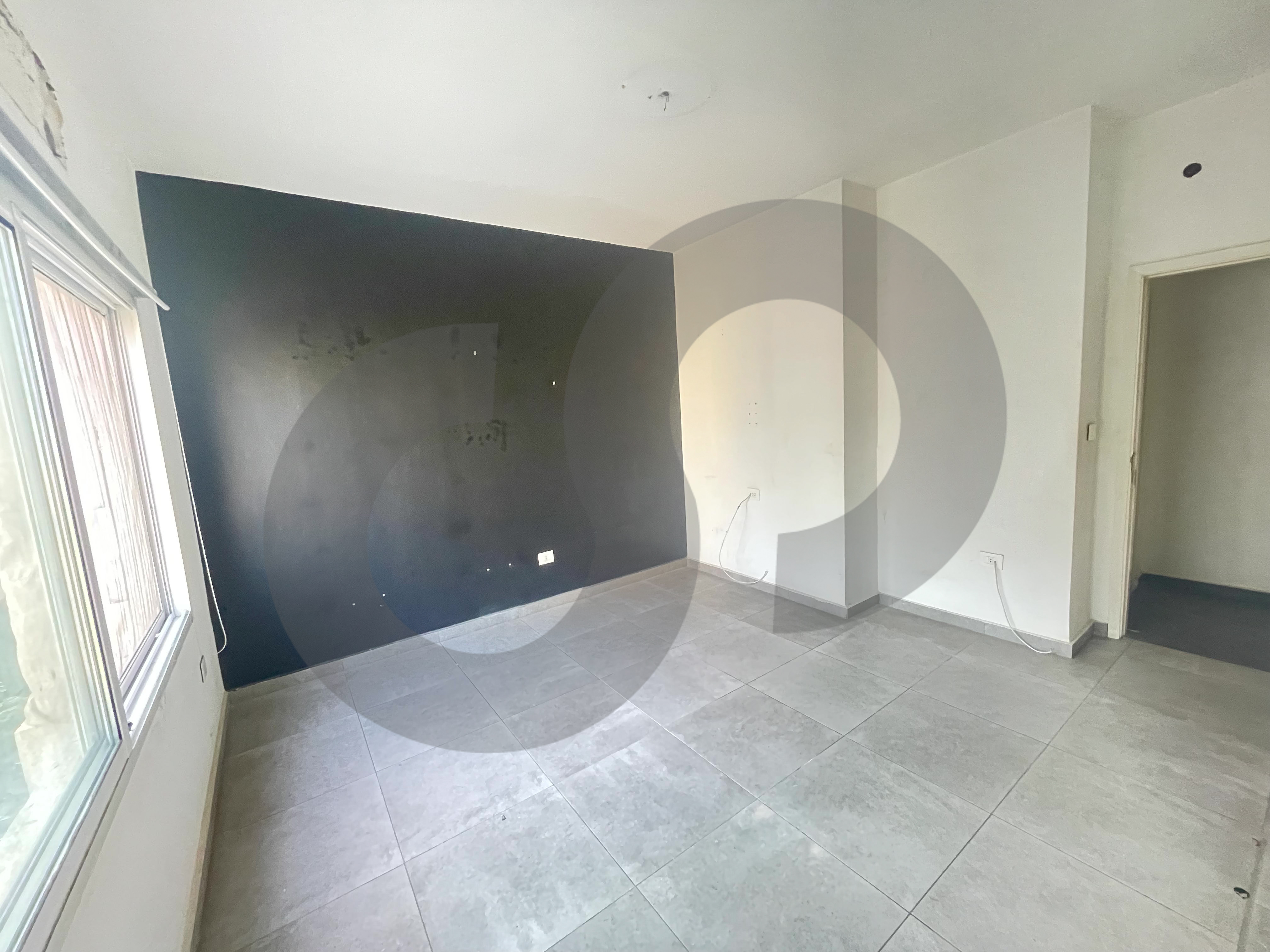 PRIME LOCATION/ practical layout/ residential use and investment/MAR MKHAYEL,BEIRUT — الصورة 2