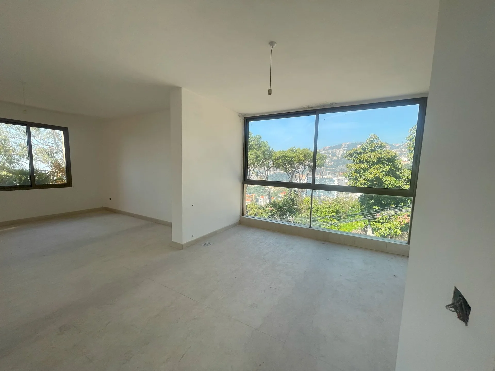 Spacious Duplex for Sale in Kfarhbab — الصورة 2