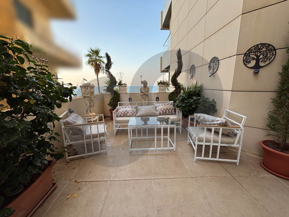 Beachfront apartment/sea access/exceptional size/Ain El Mreisse,beirut — الصورة 3