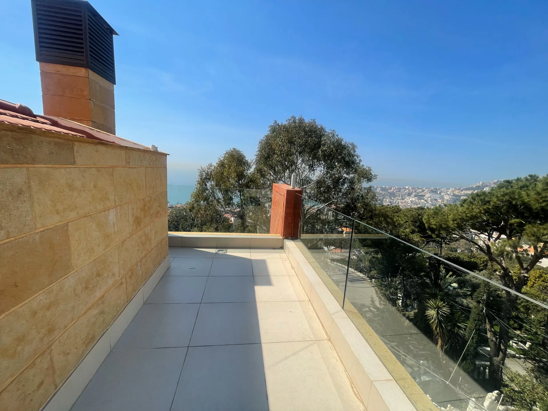 Spacious Duplex for Sale in Kfarhbab — الصورة 4