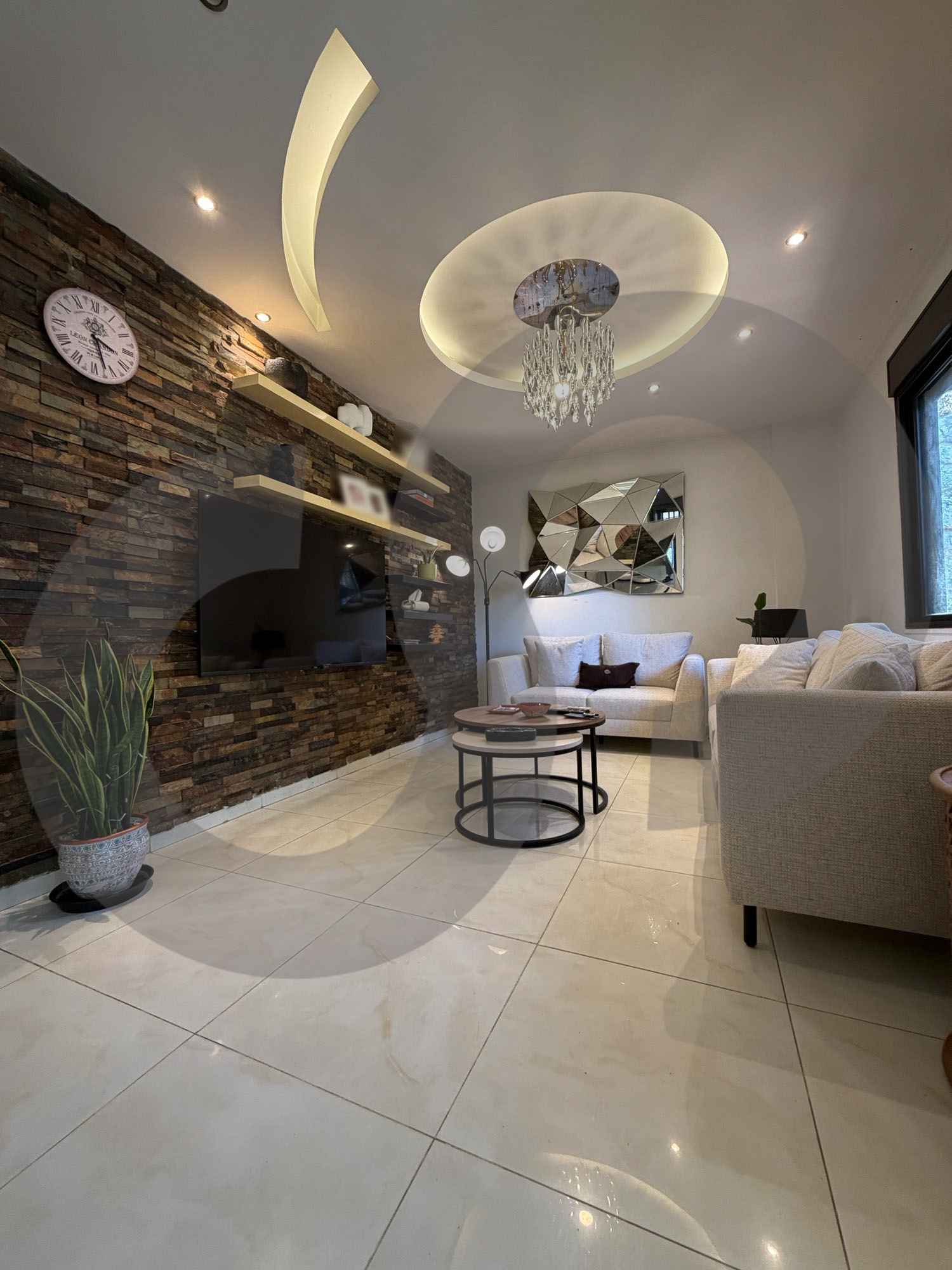 RENTAL/Fully decorated and furnished/ prime location/AOUKAR-haret el ballaneh,METN — الصورة 3