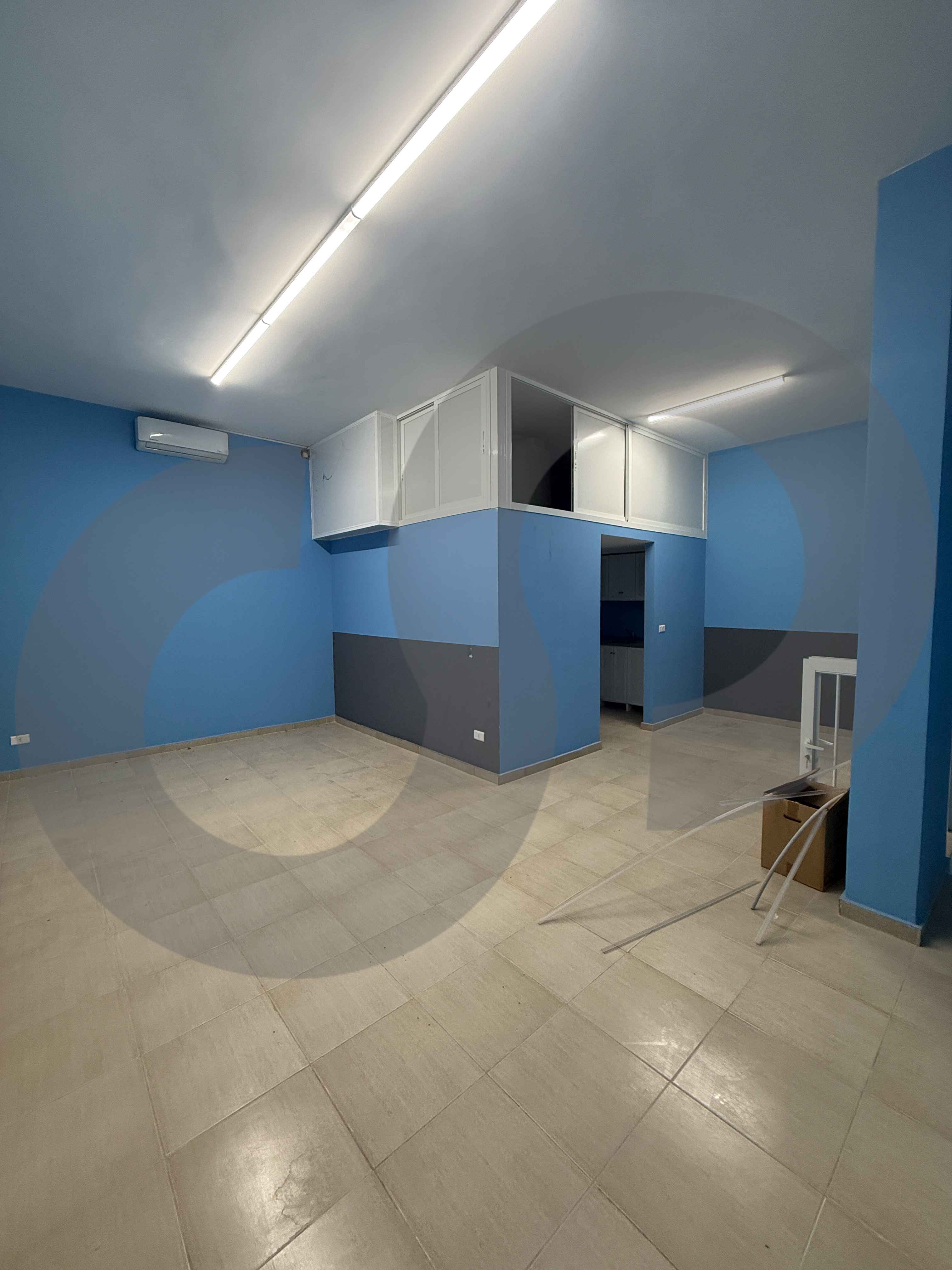 Brand-new commercial shop for rent/HALAT,JBEIL /prime area — الصورة 2