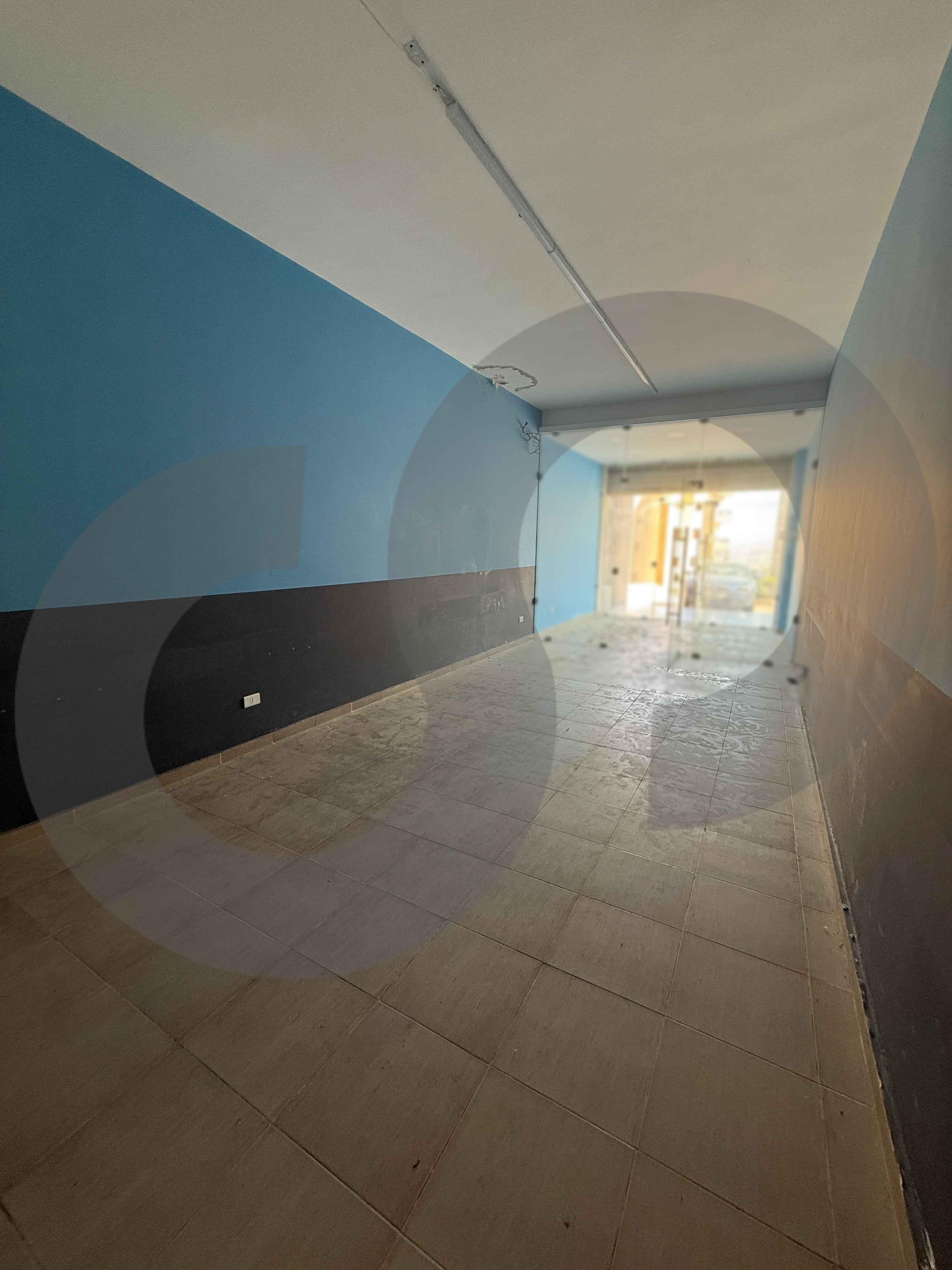 Brand-new commercial shop for rent/HALAT,JBEIL /prime area — الصورة 3