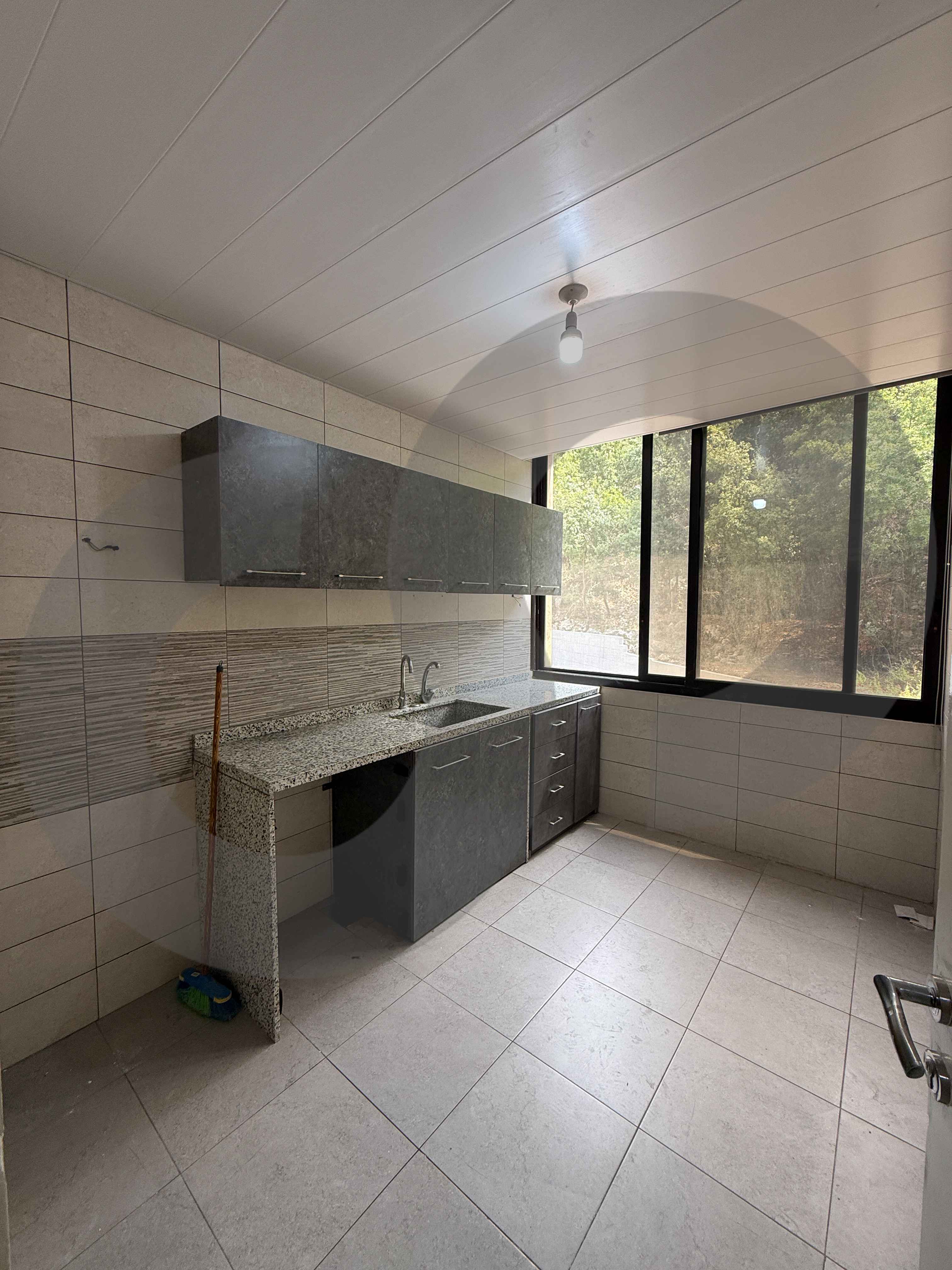BRAND NEW/fully decorated/easy access/prime location/Safra,KESEROUAN — الصورة 2